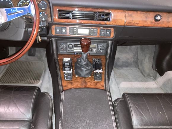 Finally a proper shift lever, attached to a Getrag 265 5 sp.