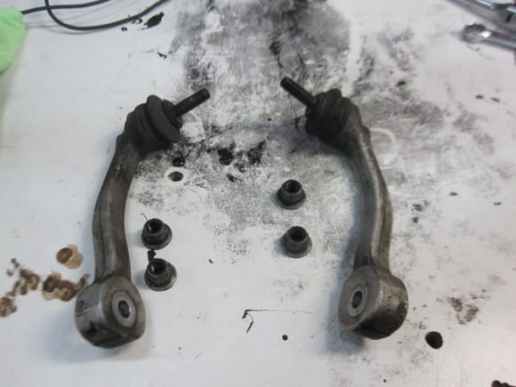 The old sway bar end links. Dirty but fully functional no problems detected. Nice and tight