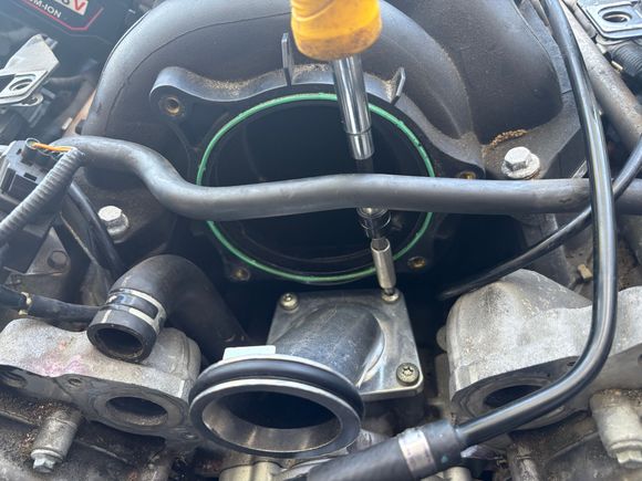 Install rear housing first. Tighten all four T30 bolts.