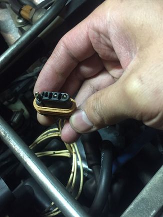 Where can I purchase new connectors for these, to redo them. Don't know if that broken piece at the end is affecting connection. 