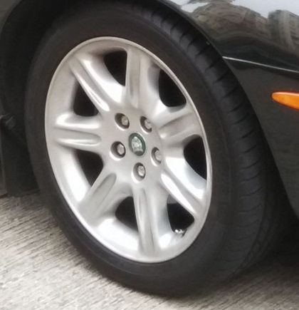 Original Jaguar XK8 Flute style wheel 8J front 9J rear 18-inch