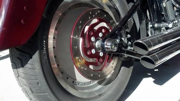 After I sheared all 5 pulley bolts, they replaced the rear wheel with a stock Fatboy wheel. I took this pic before the replacement chrome Twister came in.