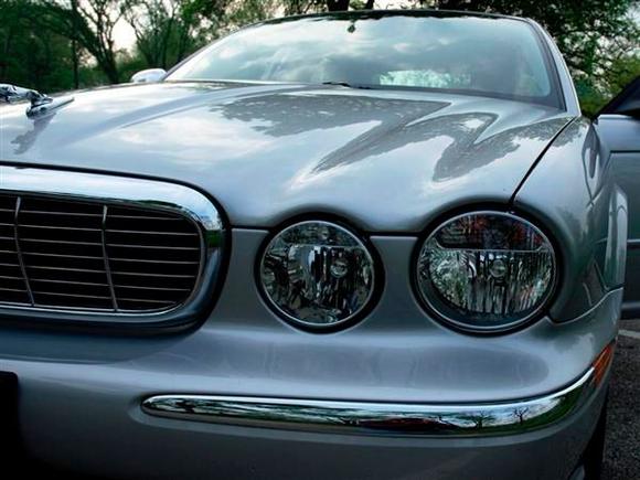 2005 XJ8 VDP Platinum/Black
