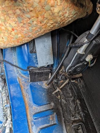 
Two control boxes (?) siliconed into the boot - they appear to be after-market - any ideas?  You can also see the rusted aerial motor mounting.  