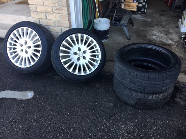 Drivetrain - Rims for sale with tires - Used - 2005 Jaguar Vanden Plas - Brampton, ON L6Z1N6, Canada