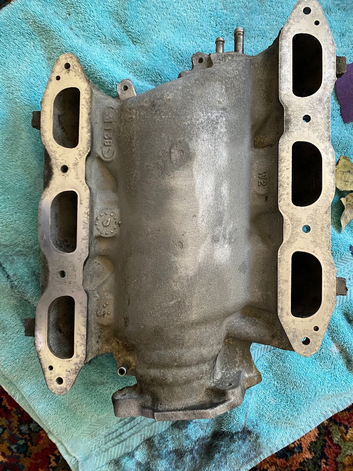 internal design of upper intake manifold The top