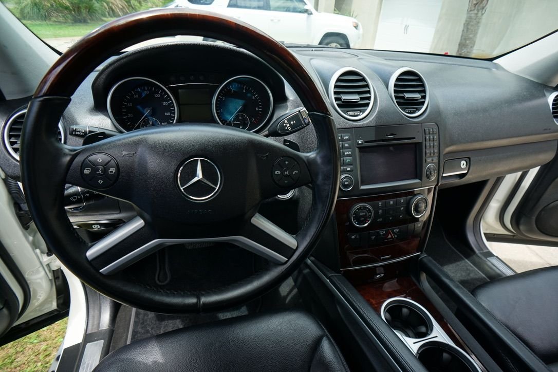 2010 Mercedes-Benz  - 2010 ML350 with WARRANTY - Used - VIN 4J6338686AA610923 - 91,000 Miles - 6 cyl - AWD - Automatic - SUV - White - Isle Of Palms, SC 29451, United States