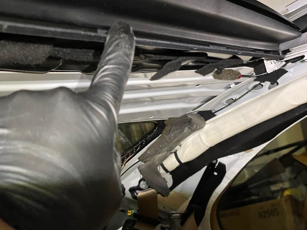 This is the Rear Edge which the HL must be first attached to upon install.  