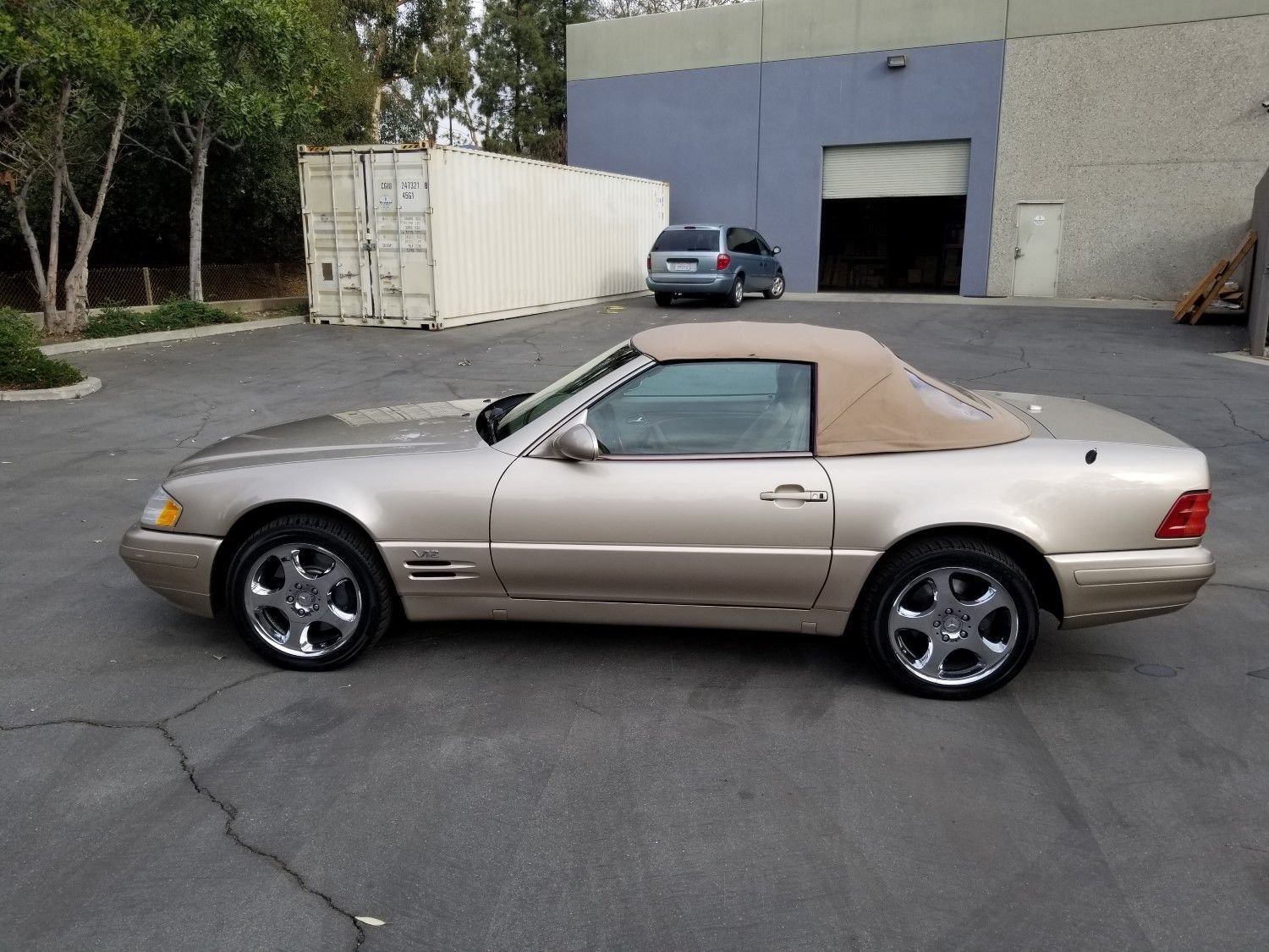 2000 Mercedes-Benz SL600 - 2000 Mercedes Benz SL600 V12 Convertible - Used - VIN WDBFA76F5YF192115 - 94,200 Miles - 12 cyl - 2WD - Automatic - Convertible - Gold - San Dimas, CA 91773, United States