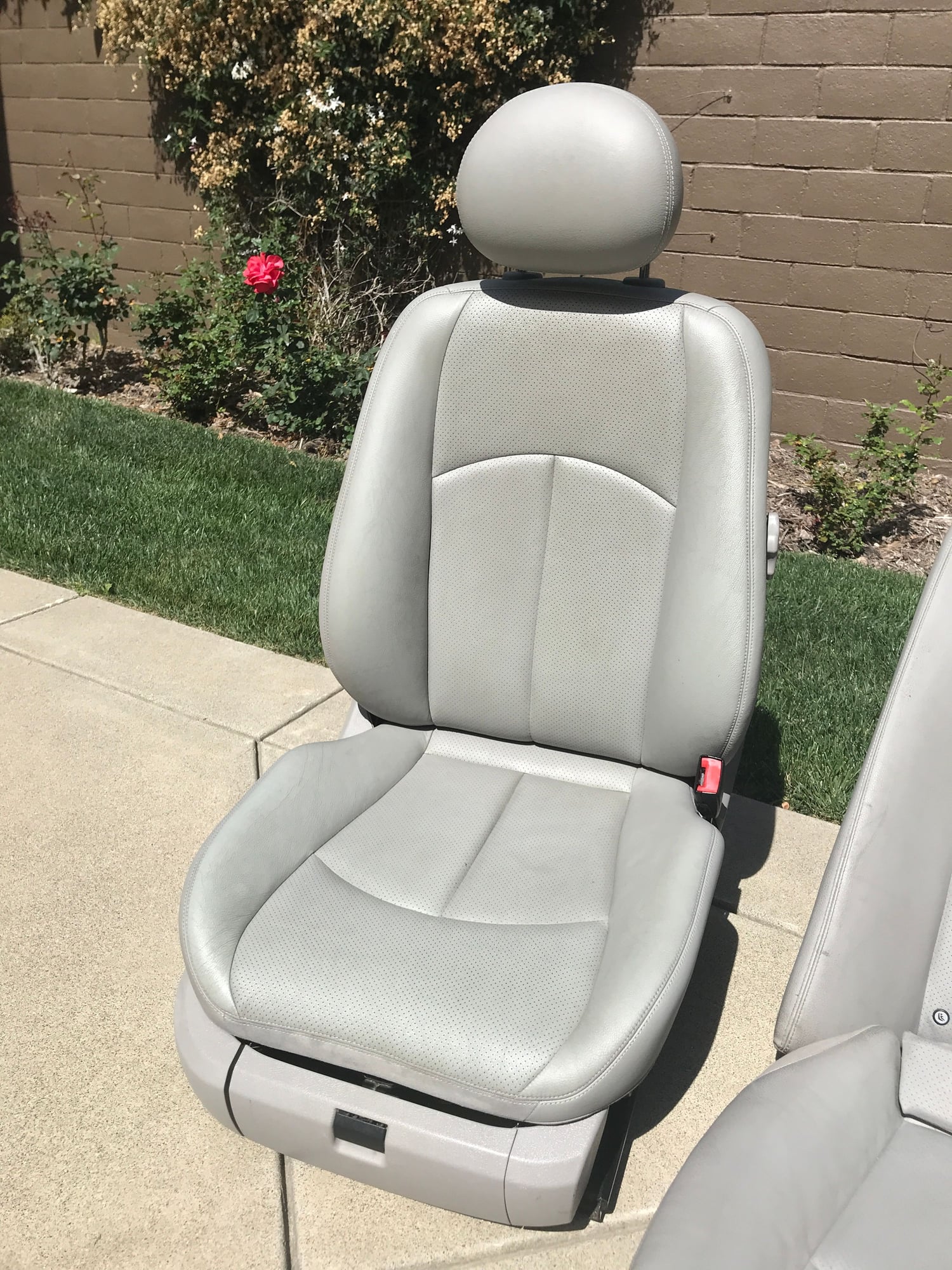 Interior/Upholstery - 2002-05 W211 E500 grey seats - Used - 2002 to 2005 Mercedes-Benz E500 - 2002 to 2005 Mercedes-Benz E320 - Newport Beach, CA 92660, United States