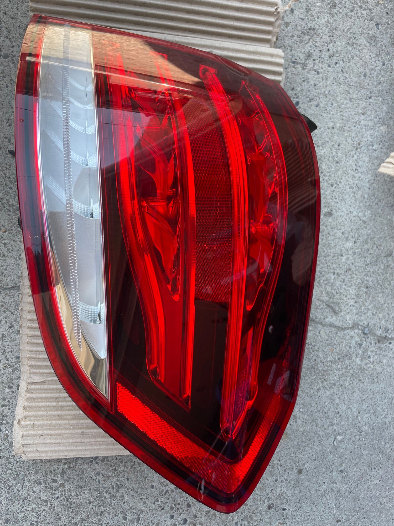 Lights - Mercedes S212 Wagon W212 Facelift outer tail lights - Used - 2014 to 2016 Mercedes-Benz E350 - 2014 to 2016 Mercedes-Benz E63 AMG - 2014 to 2016 Mercedes-Benz E-Class - Toronto, ON M5J2J1, Canada