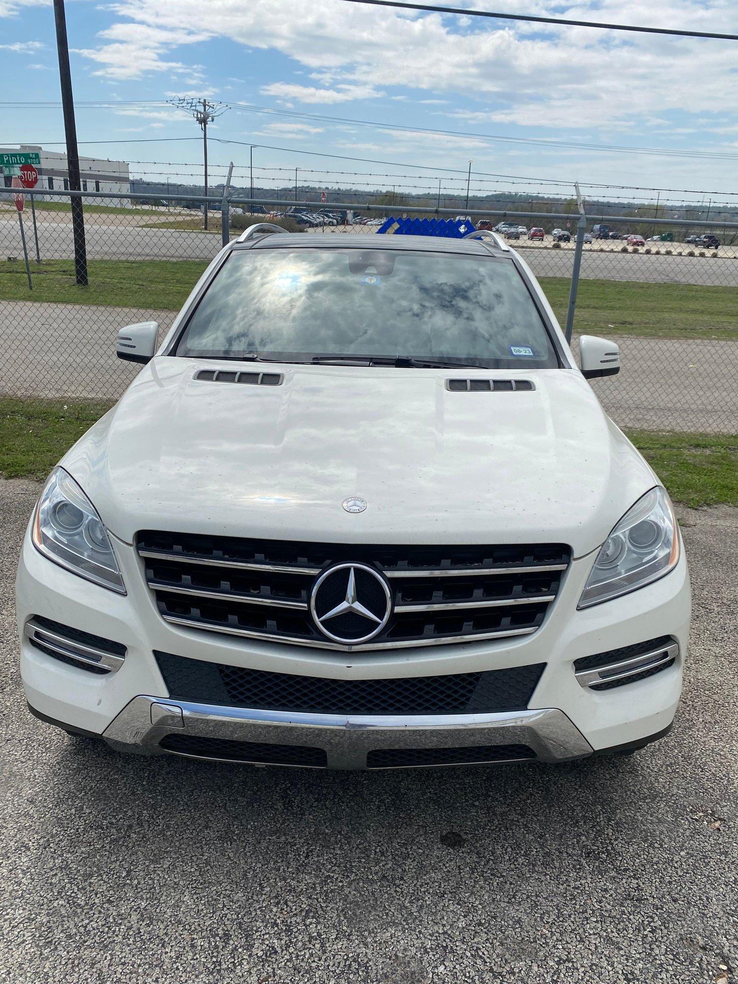 2013 Mercedes-Benz ML350 - 2013 ML 350 needs work - Used - VIN 4JGDA5HB6DA188309 - 190,000 Miles - 6 cyl - AWD - Automatic - SUV - White - Fort Worth, TX 76110, United States