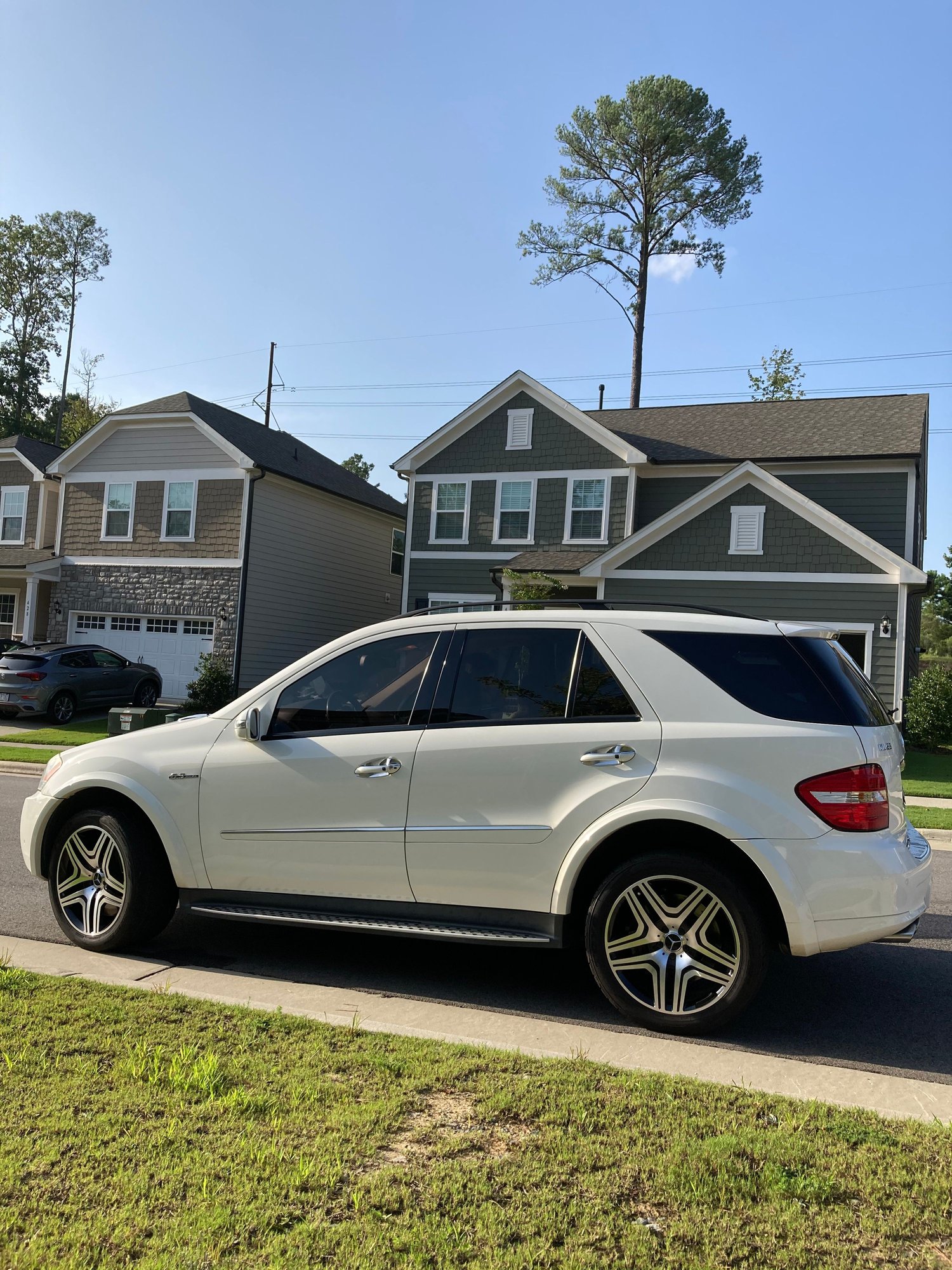 2007 Mercedes-Benz ML63 AMG - 2007 Mercedes ML63 - Used - VIN 4JGBB77E57A195252 - 165,000 Miles - 8 cyl - 4WD - Automatic - SUV - White - Apex, NC 27523, United States