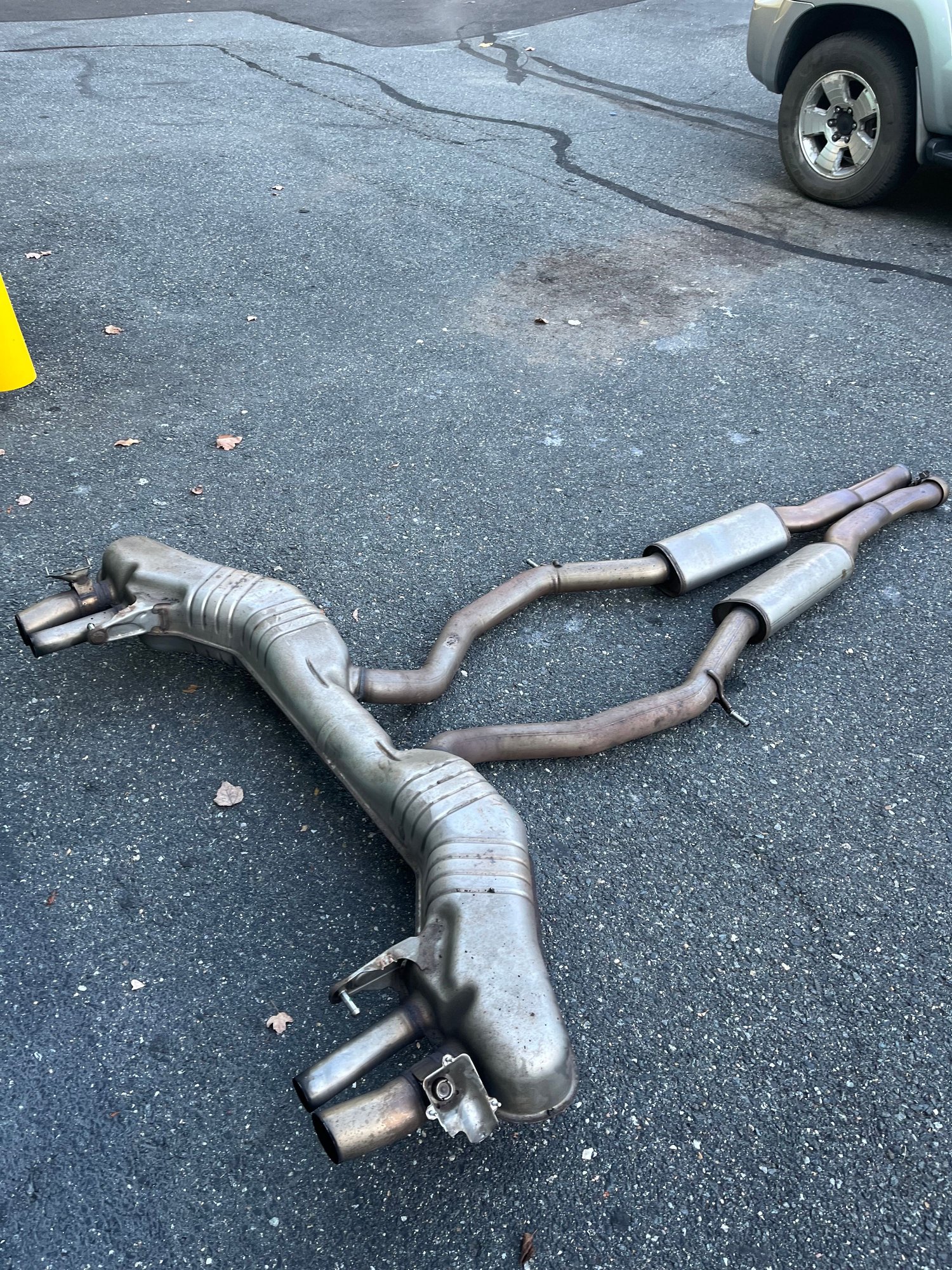 Engine - Exhaust - Used 2016 S63 AMG coupè mid pipe w/muffler - Used - 2016 Mercedes-Benz S63 AMG - Woodbridge, VA 22191, United States