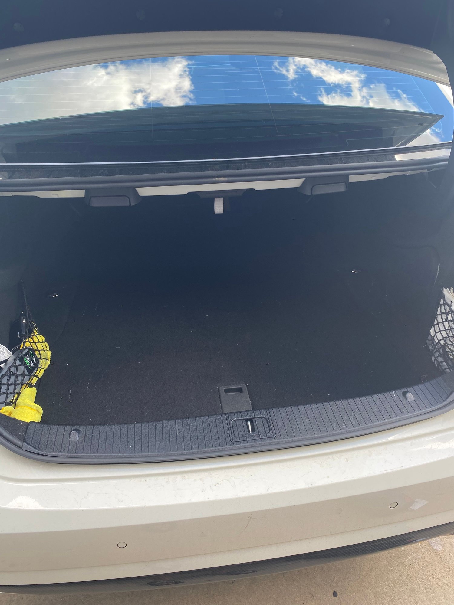 2010 Mercedes-Benz E550 - 2010 E550 4Matic - Used - VIN WDDHF9ABXAA160958 - 82,000 Miles - 8 cyl - 4WD - Automatic - Sedan - White - East Lansing, MI 48823, United States