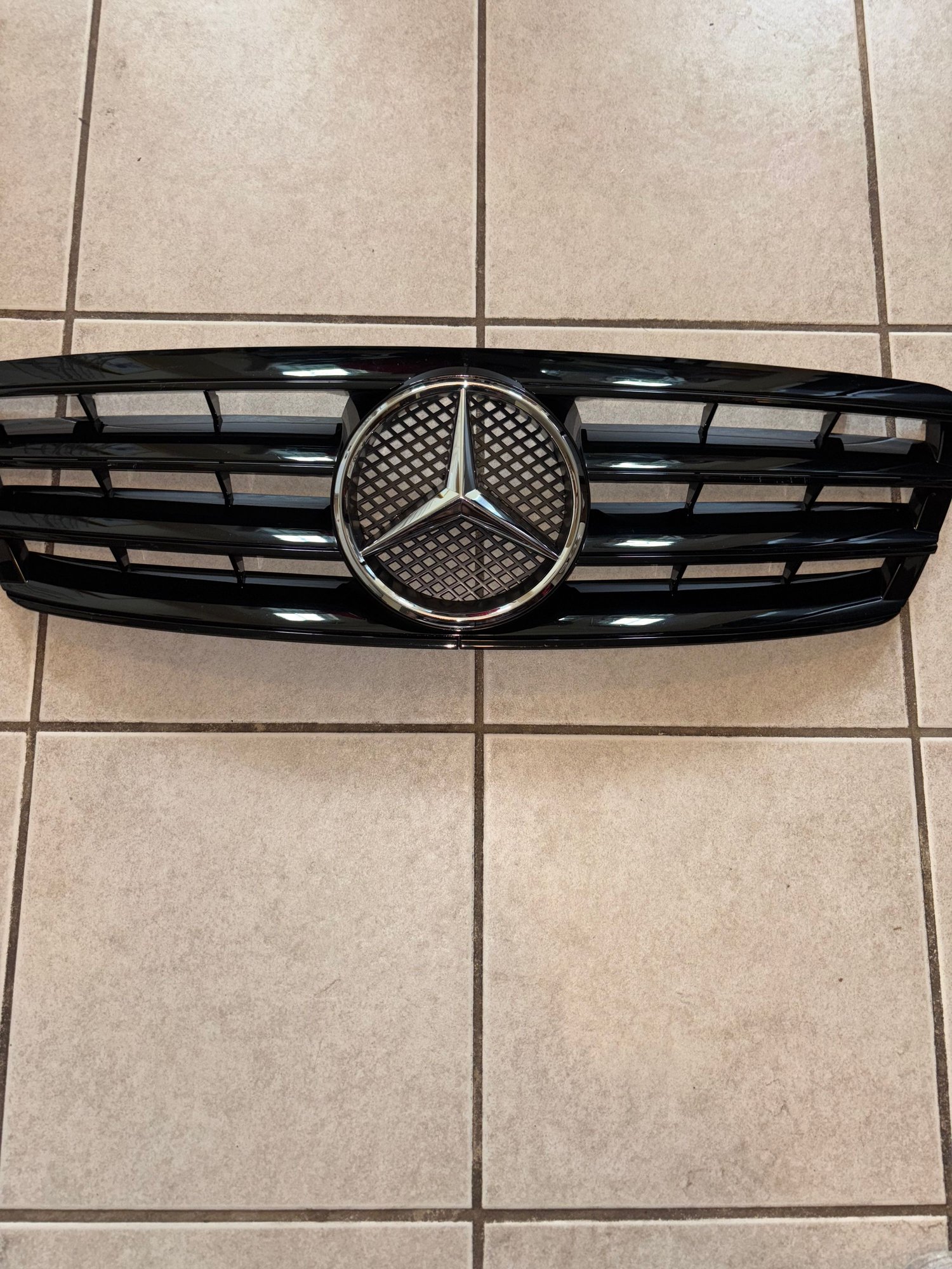 Exterior Body Parts - W203 4-fin star grille - Used - 2003 to 2017 Mercedes-Benz C-Class - East Orange, NJ 07017, United States