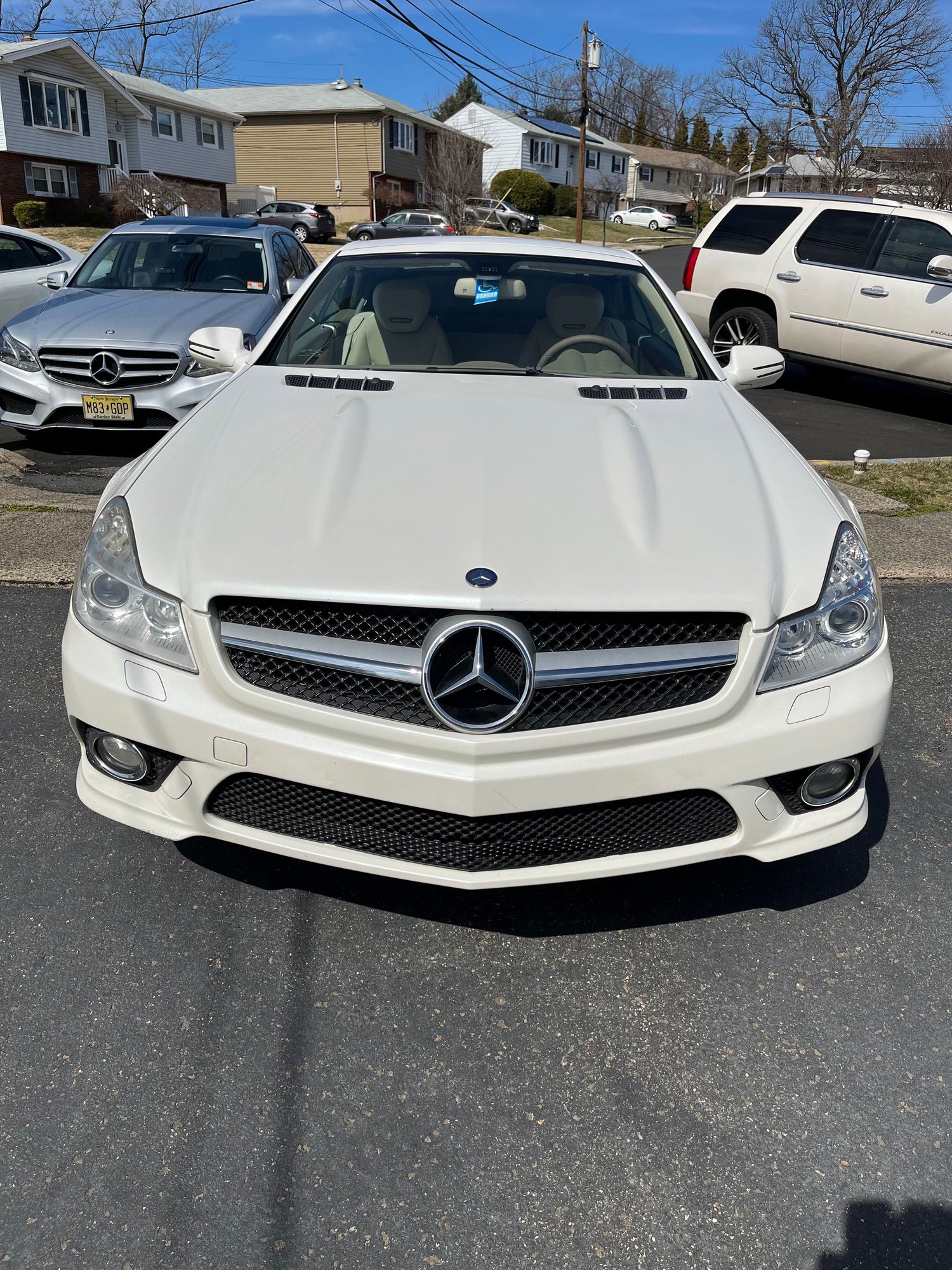 2009 Mercedes-Benz SL550 - 2009 Mercedes SL550 - Used - VIN WDBSK71F99F156450 - 77,700 Miles - 8 cyl - 2WD - Automatic - Convertible - White - Towaco, NJ 07082, United States