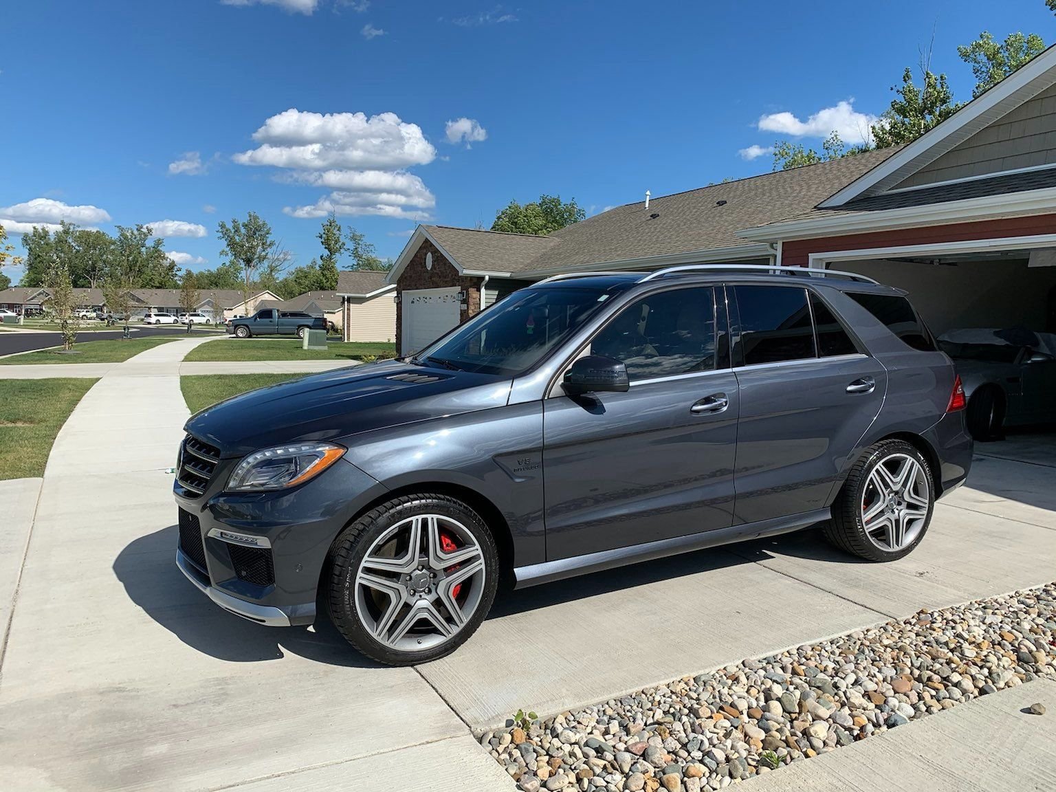 2013 Mercedes-Benz ML63 AMG - 2013 Mercedes-Benz ML63 AMG Performance Package Enthusiast Owned, All Maintenance - Used - VIN 4JGDA7EB7DA149194 - 8 cyl - AWD - Automatic - SUV - Gray - Ann Arbor, MI 48103, United States