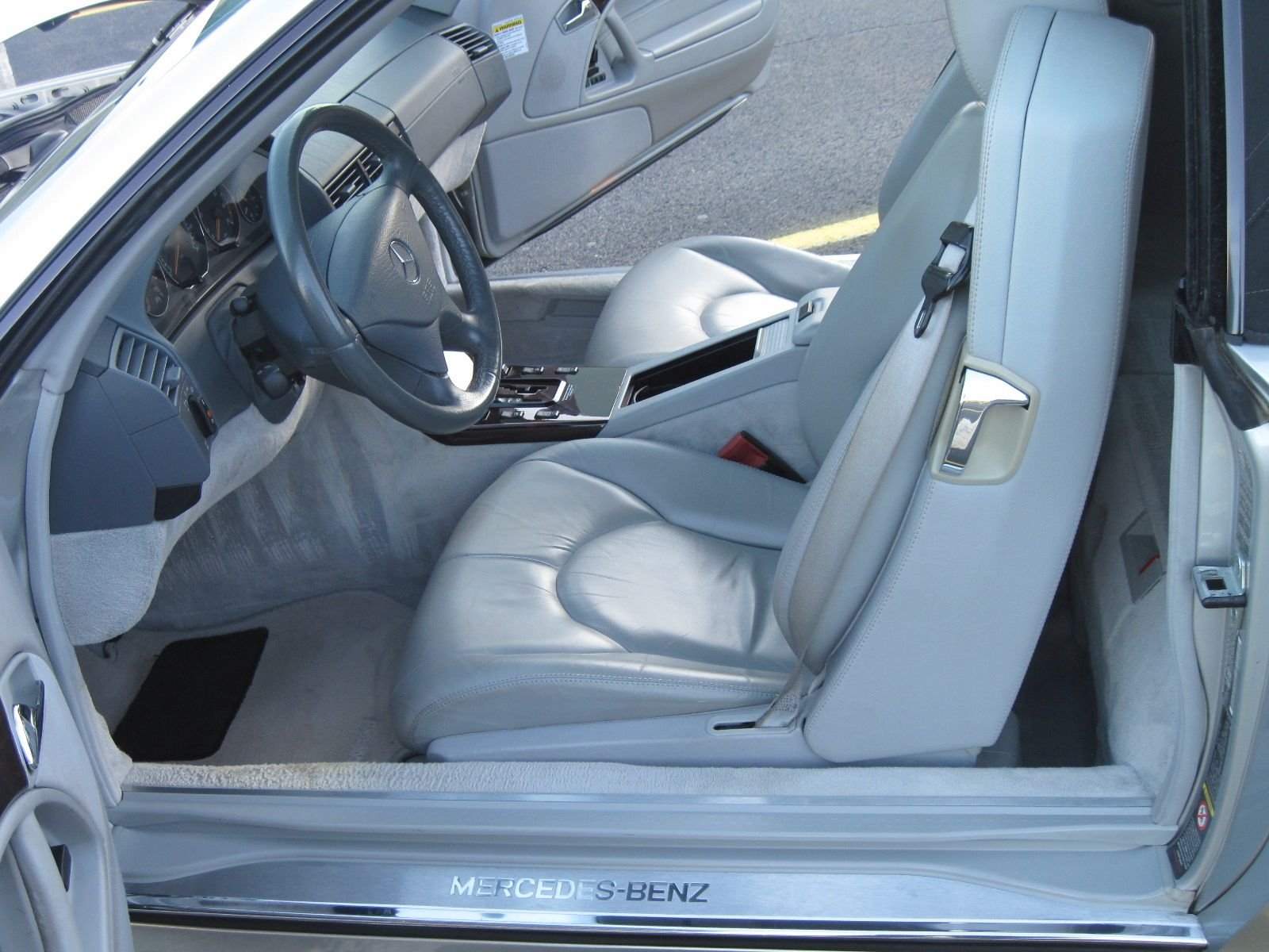 1999 Mercedes-Benz SL500 - FS: 1999 Mercedes-Benz SL 500 Roadster - MINT SHOWROOM CONDITION W/ LOW MILES! - Used - VIN WDBFA68F2XF186701 - Wilkes-Barre, PA 18711, United States