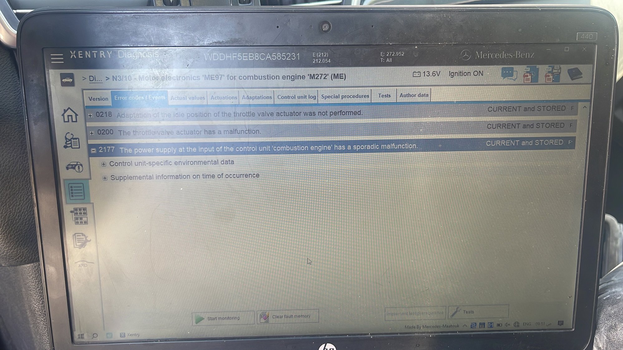 استبدلتُ كمبيوتر المحرك، ثم علبة المصاهر الأمامية، ثم جسم الخانق. ثم فحصتُ أسلاك كمبيوتر المحرك. لكن المشكلة نفسها.