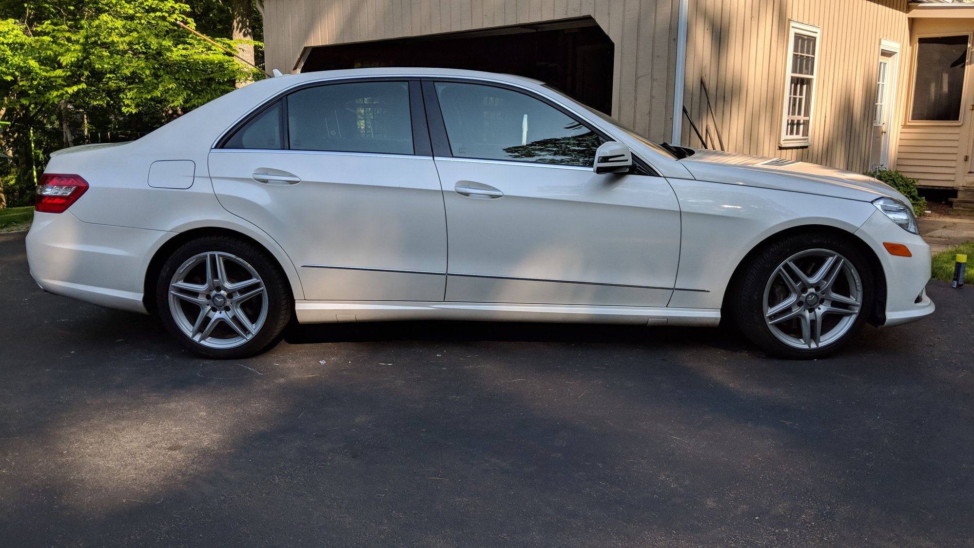 2011 Mercedes-Benz E550 - 2011 E550 4MATIC - Used - VIN WDDHF9AB2BA362209 - 162,000 Miles - 8 cyl - AWD - Automatic - Sedan - White - Guilford, CT 06437, United States