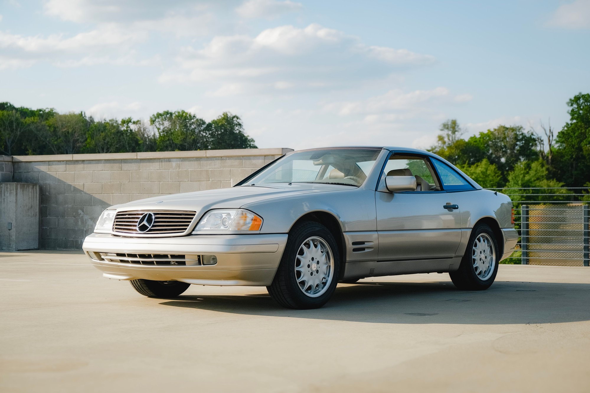 1998 Mercedes-Benz SL500 - 1998 Mercedes-Benz SL500 w/ Pano Top - Used - VIN WDBFA67F6WF157394 - 52,900 Miles - 8 cyl - 2WD - Automatic - Convertible - Gold - Franklin, TN 37067, United States