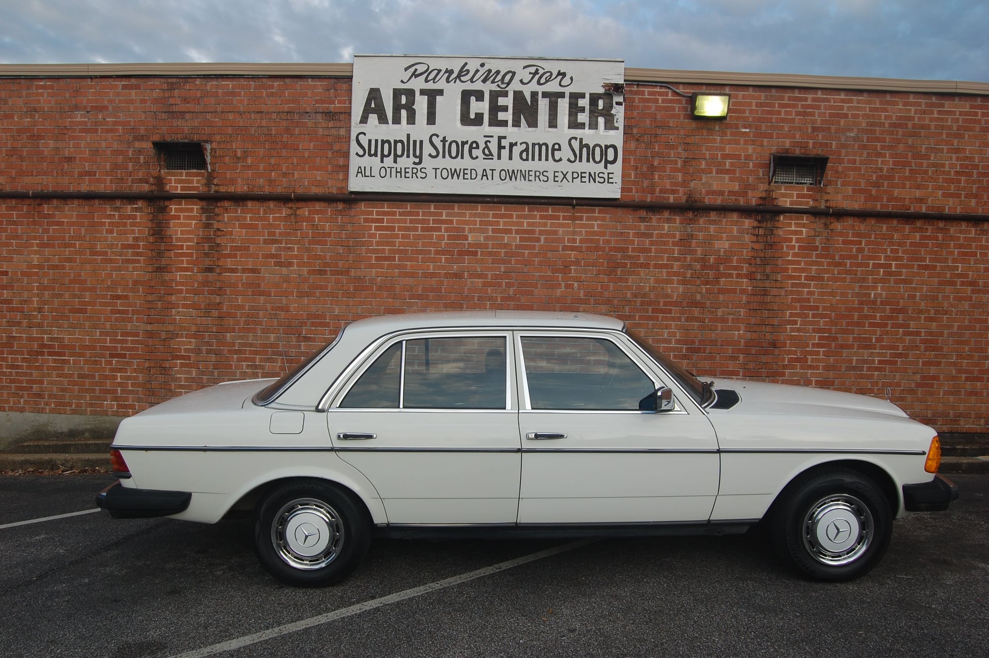 1981 Mercedes-Benz 240D - 1981 Mercedes-Benz 240D Great Driver - Used - VIN WDB23A0BB269197 - 184,000 Miles - 4 cyl - 2WD - Automatic - Sedan - White - Memphis, TN 38117, United States