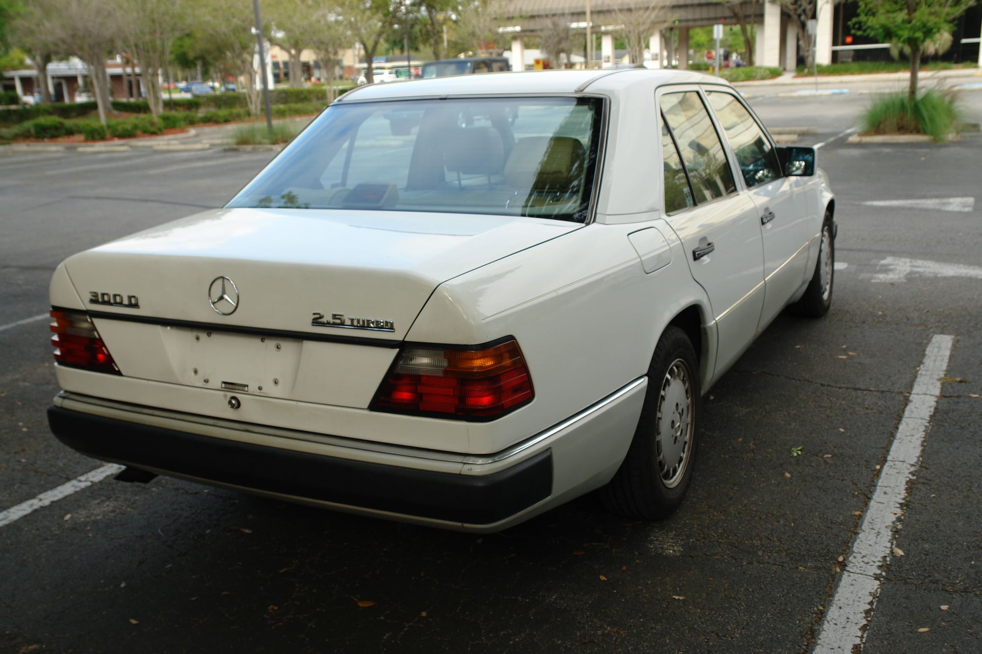1991 Mercedes-Benz 300D - 91 Mercedes 300D Low Miles No Reserve eBay Auction - Used - VIN WDBEB28D5MB411065 - 168,544 Miles - 5 cyl - 2WD - Automatic - Sedan - White - St Petersburg, FL 33701, United States