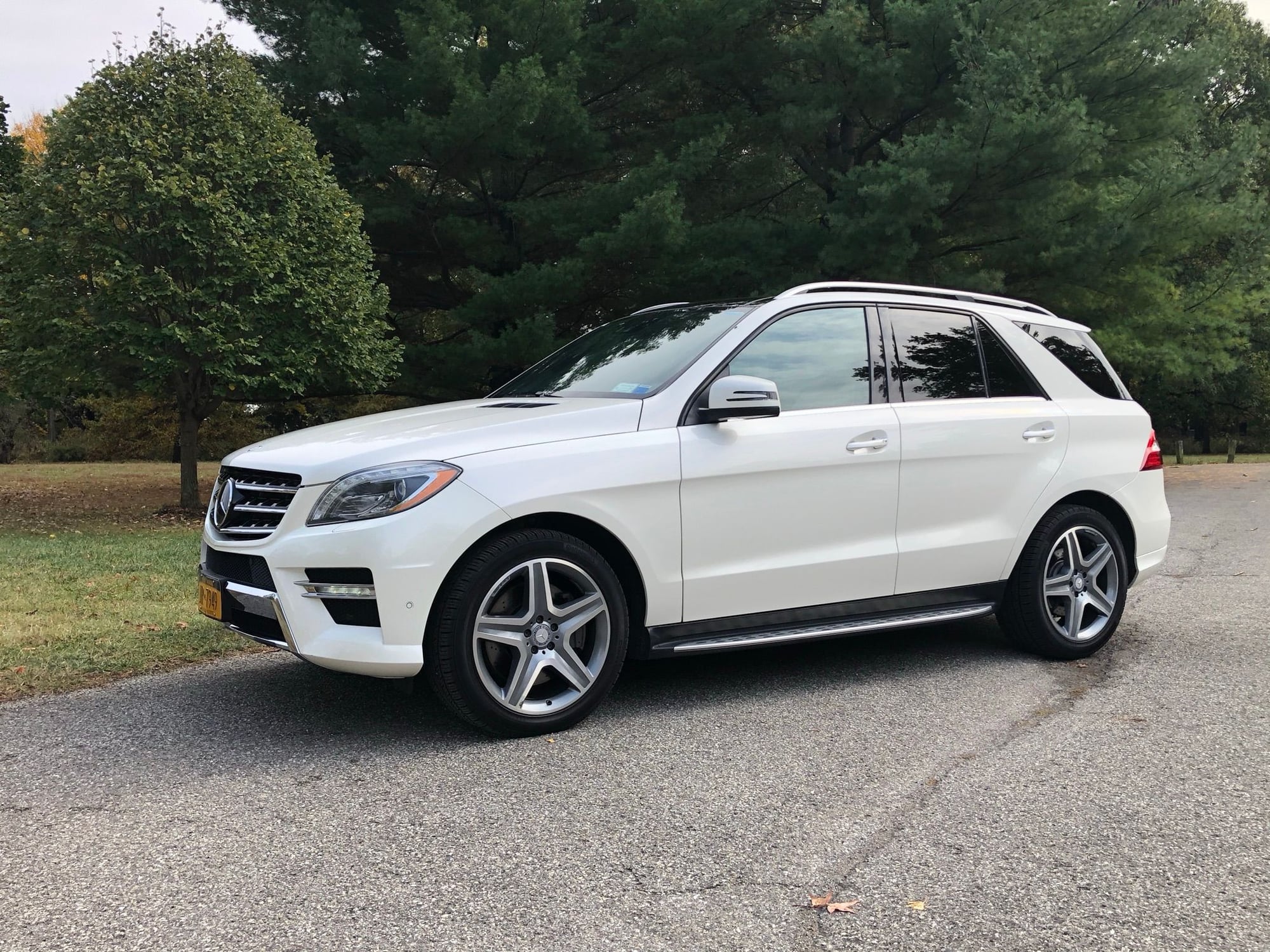 2013 Mercedes-Benz ML550 - 2013 Mercedes ML550 w/ On-Off Road Package - Used - VIN 4JGDA7DB7DA062882 - 179,000 Miles - 8 cyl - AWD - Automatic - SUV - White - Indianapolis, IN 46205, United States