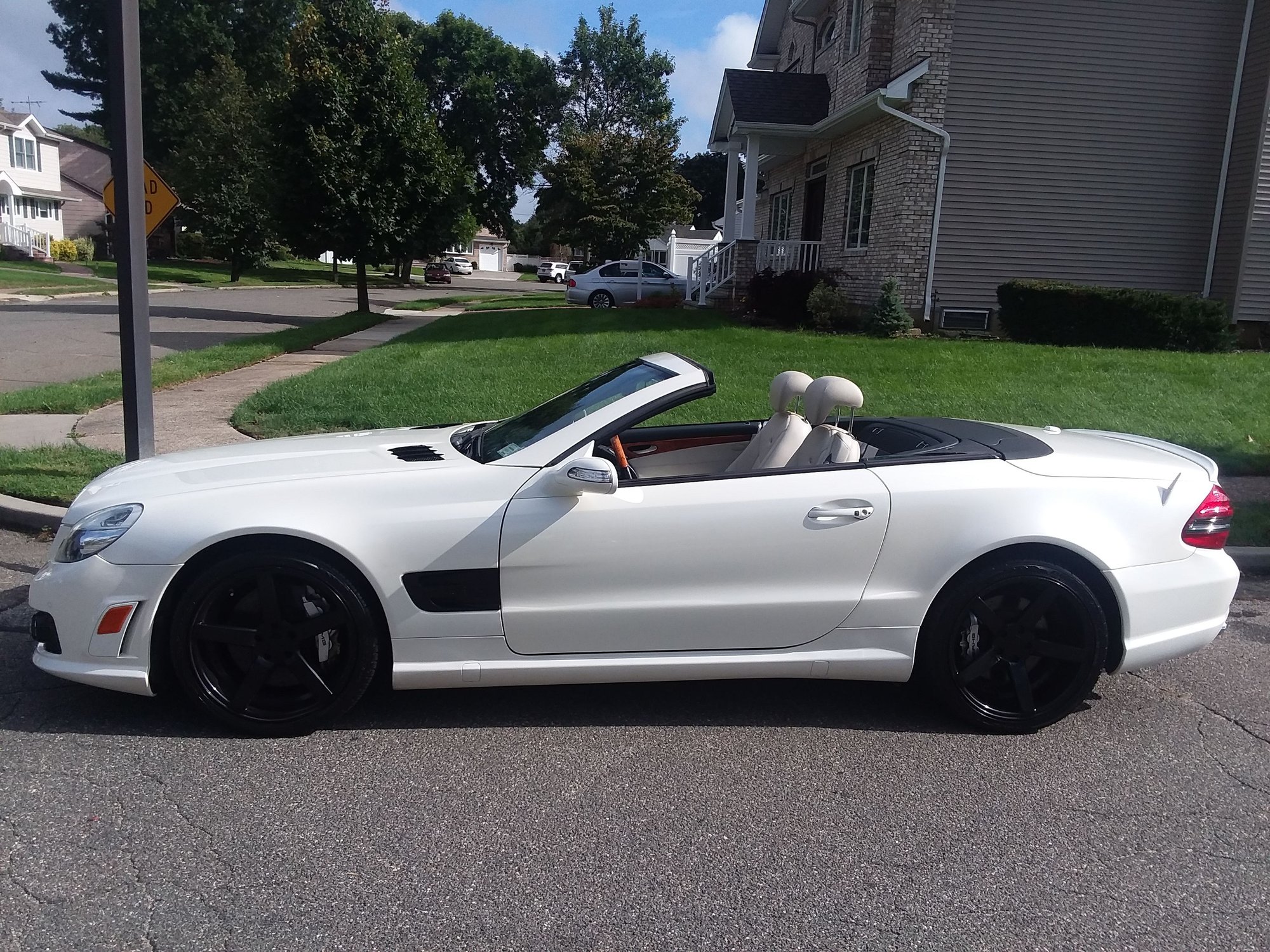 2007 Mercedes-Benz SL550 - 07 SL550 DESIGNO ROADSTER CONVERTED 2011 SL63 AMG BODY-BRAKES-EXHAUST WHITE W/WHITE - Used - VIN WDBSK71F77F133374 - 77,000 Miles - 8 cyl - 2WD - Automatic - Convertible - White - Syosset, NY 11791, United States