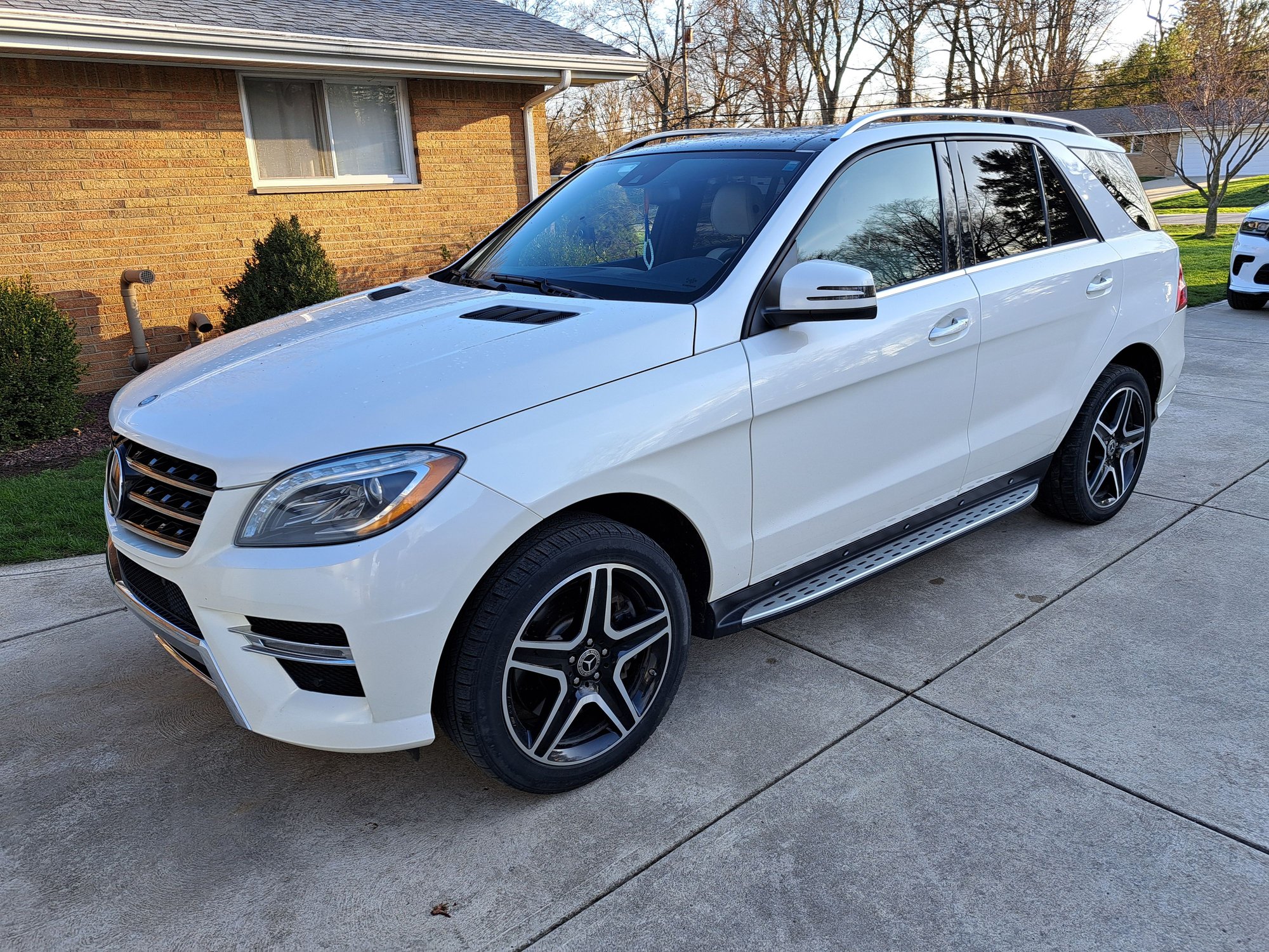 2014 Mercedes-Benz ML550 - 2014 ML550 DIAMOND WHITE EXCELLENT CONDITION FULL SERVICE HISTORY NO ACCIDENTS - Used - VIN 4JGDA7DB0EA276372 - 103,500 Miles - 8 cyl - AWD - Automatic - SUV - White - North Olmsted, OH 44070, United States