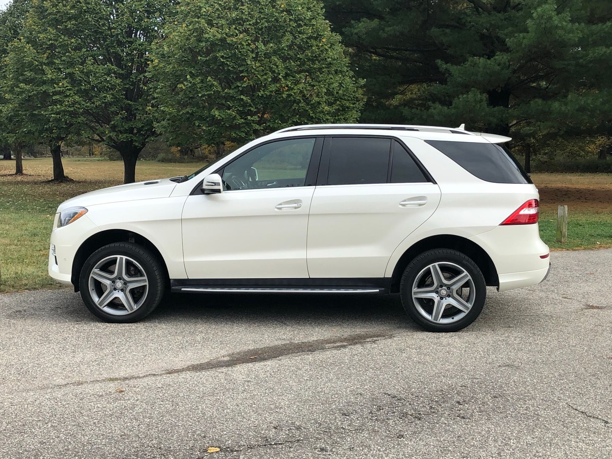 2013 Mercedes-Benz ML550 - 2013 Mercedes ML550 w/ On-Off Road Package - Used - VIN 4JGDA7DB7DA062882 - 179,000 Miles - 8 cyl - AWD - Automatic - SUV - White - Indianapolis, IN 46205, United States