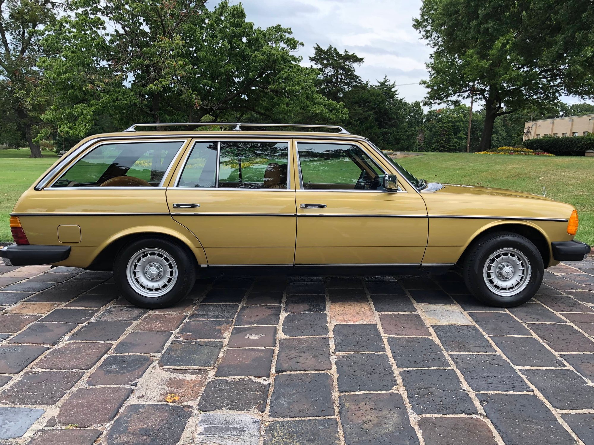 1979 Mercedes-Benz 300TD - 300TD Ending Soon On eBay - Used - VIN 12319012010313 - 138,000 Miles - 5 cyl - 2WD - Automatic - Wagon - Gold - Tulsa, OK 74105, United States