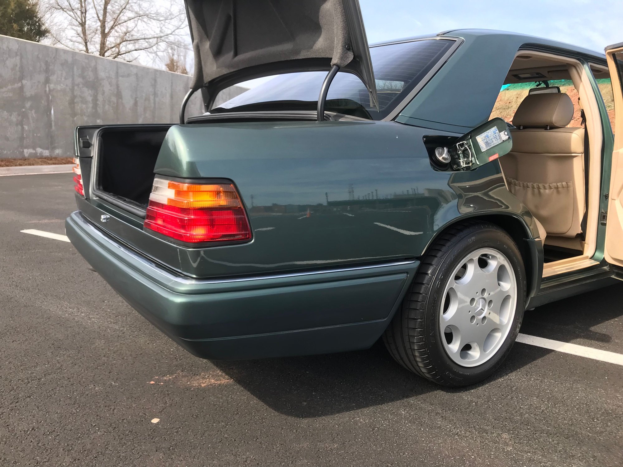 1995 Mercedes-Benz E300 - 1995 Mercedes-Benz E300 Diesel (Garage kept, dealership serviced, adult owned) - Used - VIN WDBEB31E6SC157429 - 239,801 Miles - 6 cyl - 2WD - Automatic - Sedan - Other - Manassas Park, VA 20111, United States