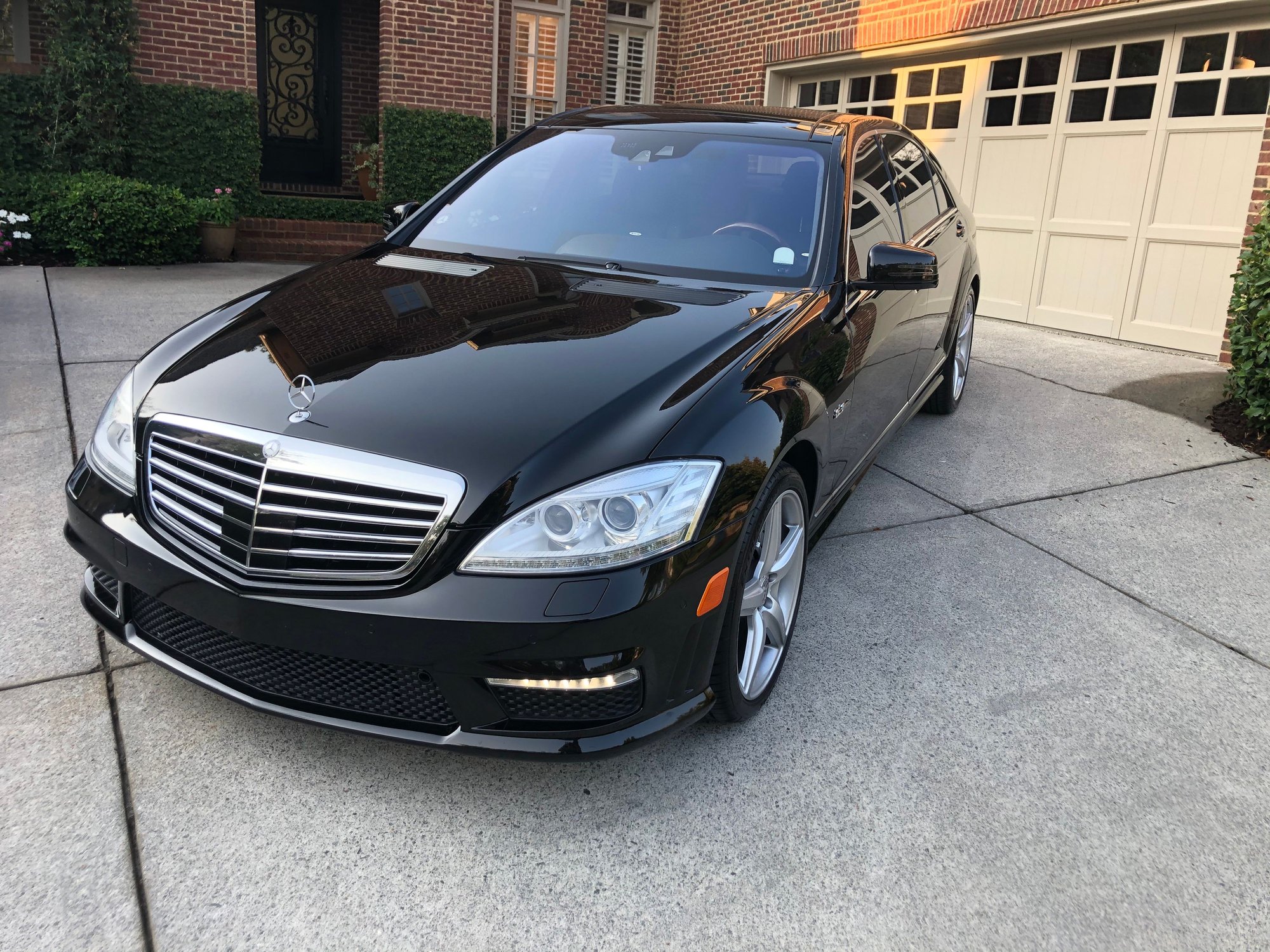 2010 Mercedes-Benz S63 AMG - 2010 Mercedes Benz S63 - Used - VIN WDDNG7HB1AA304052 - 39,228 Miles - 8 cyl - 2WD - Automatic - Black - Kennesaw, GA 30152, United States