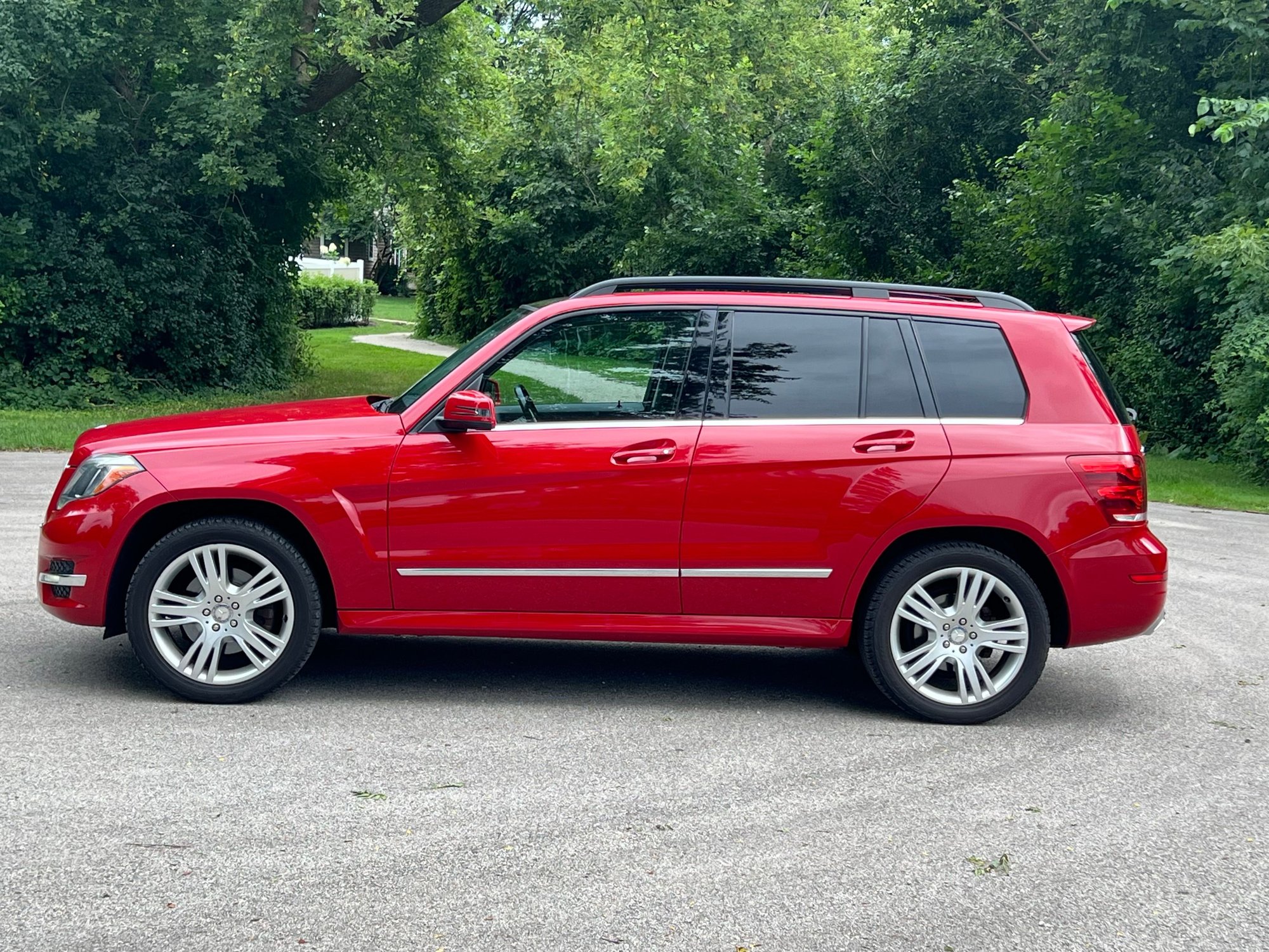 2013 Mercedes-Benz GLK350 - 2013 Mercedes Benz GLK350 4Matic - Used - VIN WDCGG8JB8DG064500 - 91,900 Miles - 6 cyl - 4WD - Automatic - SUV - Red - Libertyville, IL 60048, United States