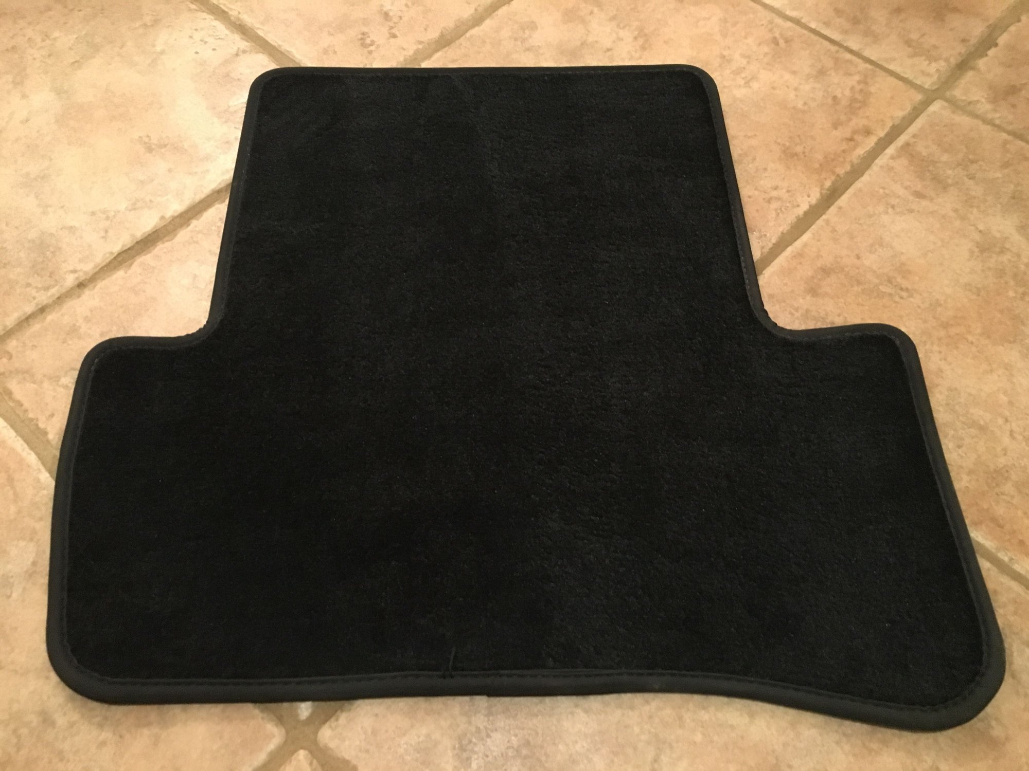 FS W204 C300/C350/C250 Genuine Mercedes Floor Mats Black