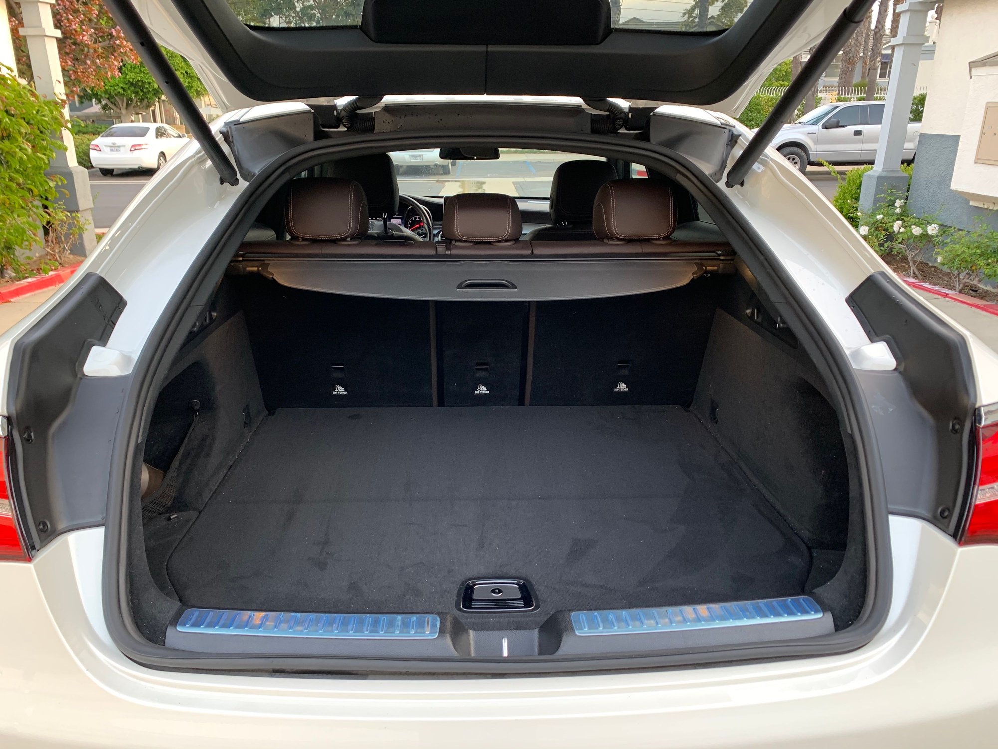 2018 Mercedes-Benz GLC300 - Mercedes-Benz GLC Coupe 4Matic 2018 (Great Condition | Low Milage) - Used - VIN WDC0J4KB7JF476872 - 16,103 Miles - 6 cyl - 4WD - Automatic - Coupe - White - Laguna Niguel, CA 92607, United States
