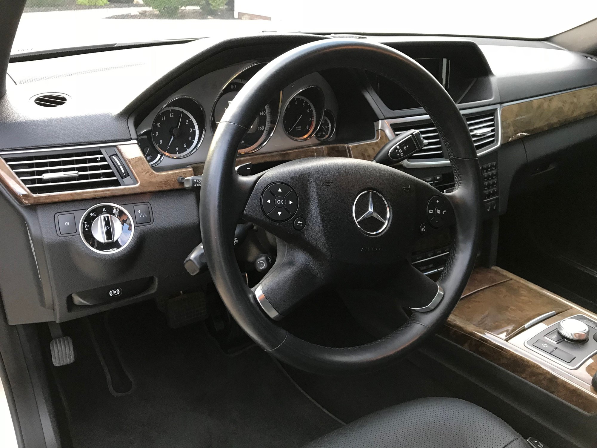 2011 Mercedes-Benz E550 - Excellent Condition E550 - Second Owner - Dealer Serviced - Used - VIN WDDHF9AB5BA444063 - 59,787 Miles - 8 cyl - AWD - Sedan - Silver - Canton, OH 44721, United States