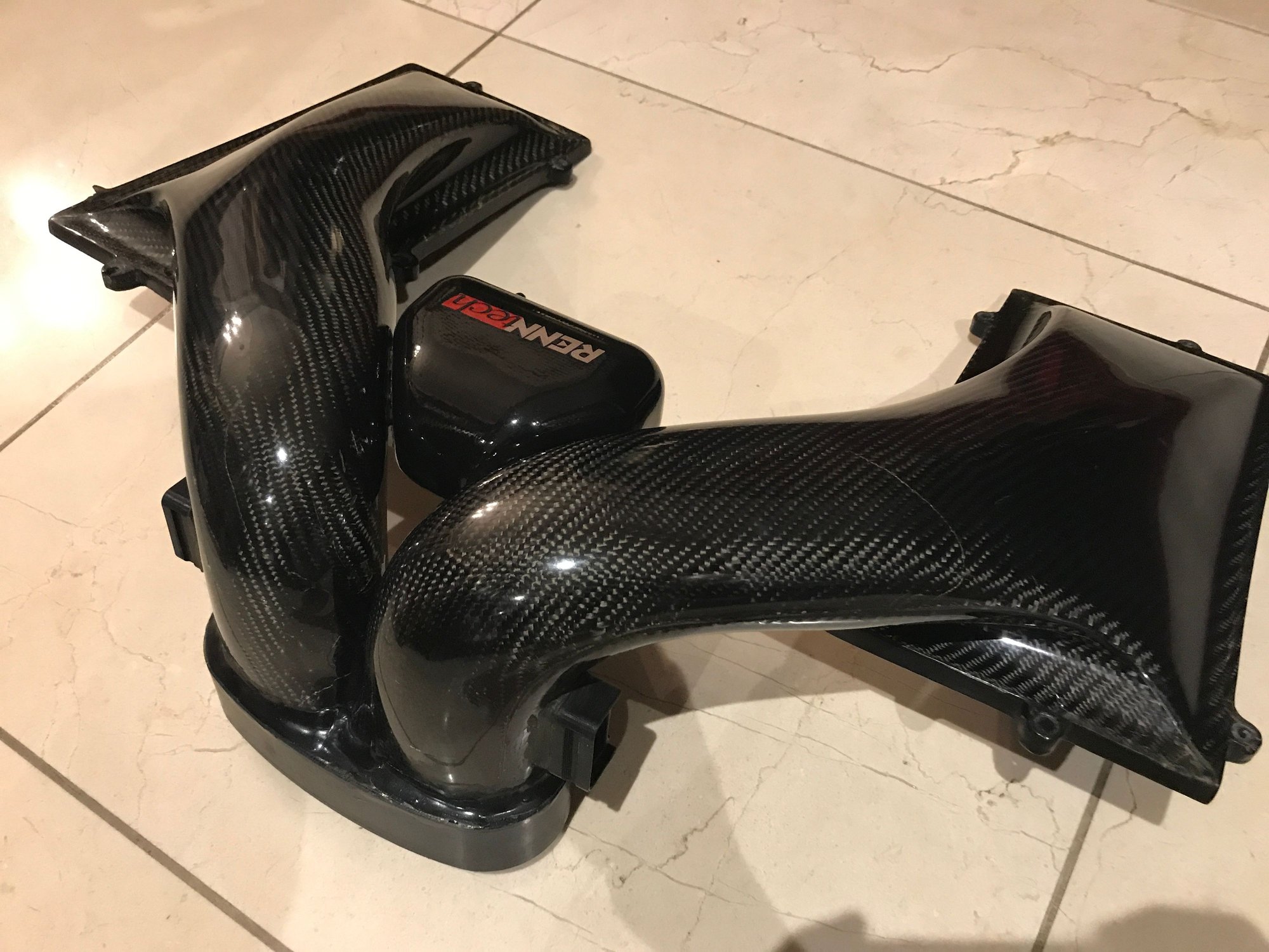 Engine - Intake/Fuel - Mercedes-Benz Naturally Aspirated 6.3L RennTech Carbon Fiber Airbox - Used - 2007 to 2011 Mercedes-Benz CLS63 AMG - 2008 to 2011 Mercedes-Benz C63 AMG - laval, QC h7x3k3, Canada