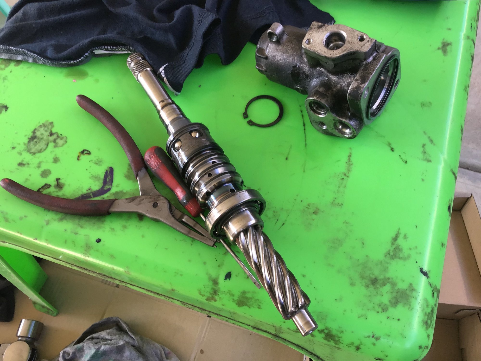 Soft hammer blows from the steer-shaft side