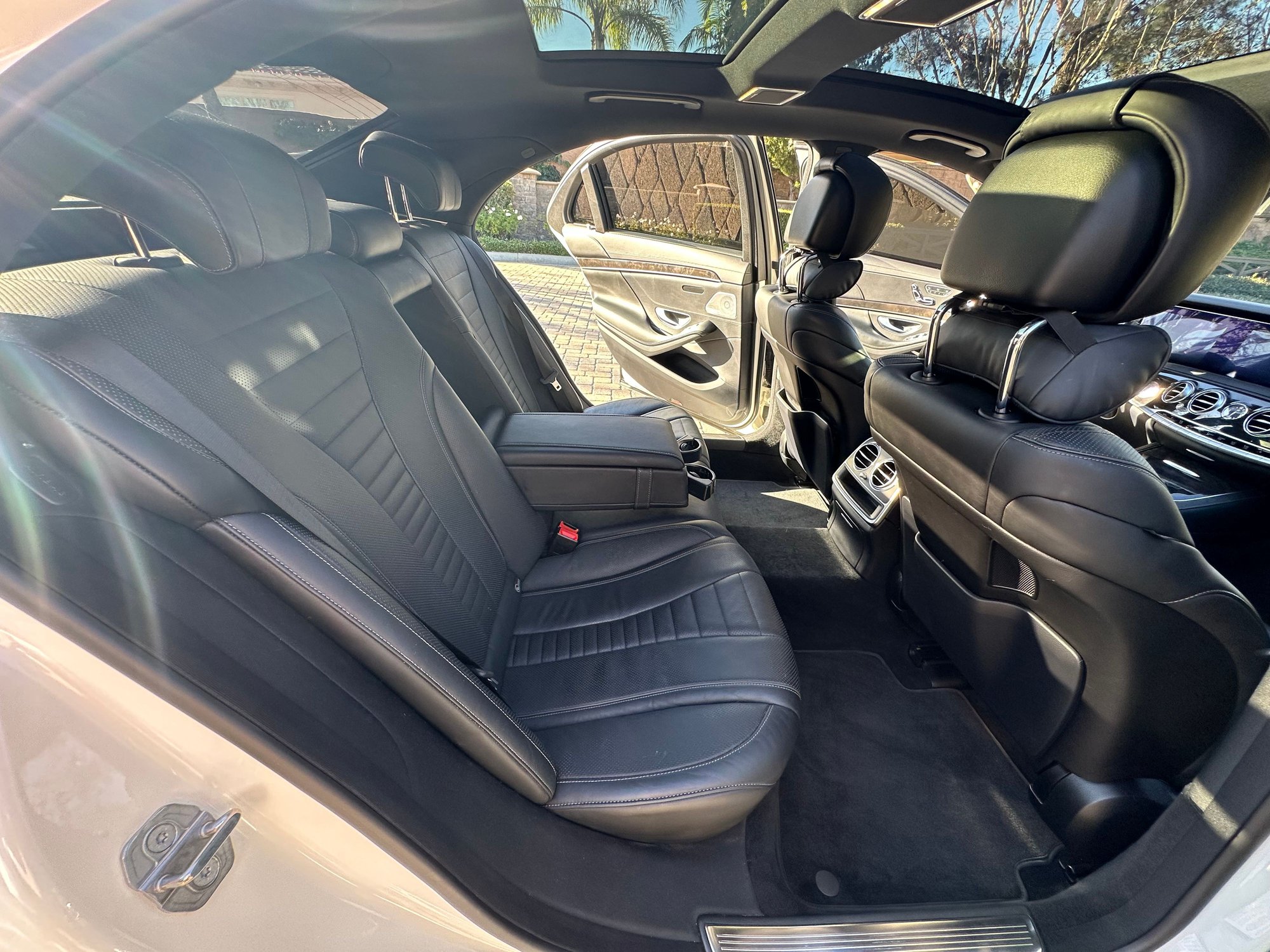 2019 Mercedes-Benz S560 - 2019 Mercedes-Benz S-Class S 560 Sedan 4D - Used - VIN WDDUG8DB2KA483324 - 53,500 Miles - 8 cyl - 2WD - Automatic - Sedan - White - Huntington Beach, CA 92646, United States