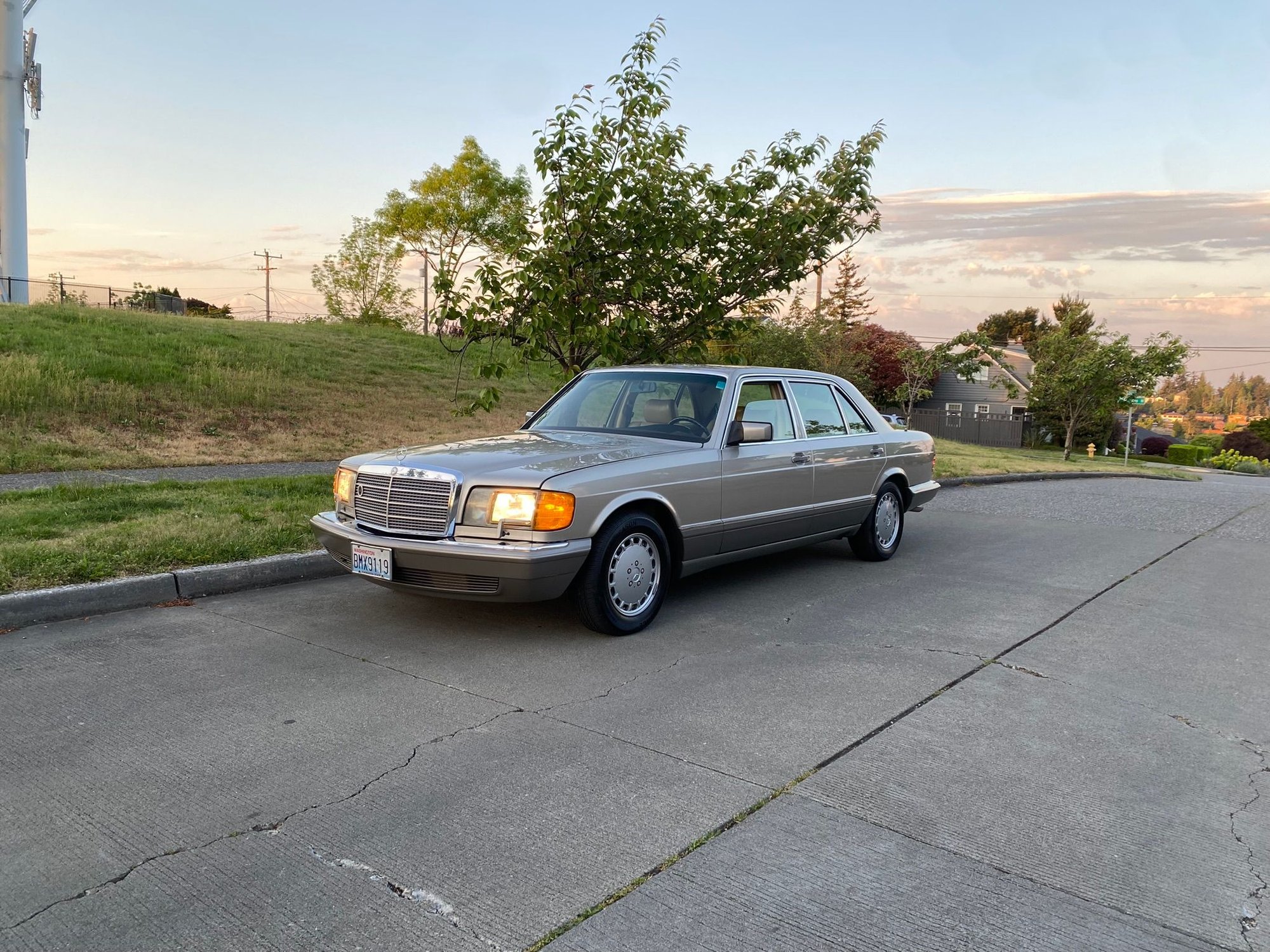 1990 Mercedes-Benz 300SEL - 1990 Mercedes-Benz 300SEL - Used - VIN WDBCA25D6LA519536 - 123,700 Miles - 6 cyl - 2WD - Automatic - Sedan - Silver - Seattle, WA 98199, United States
