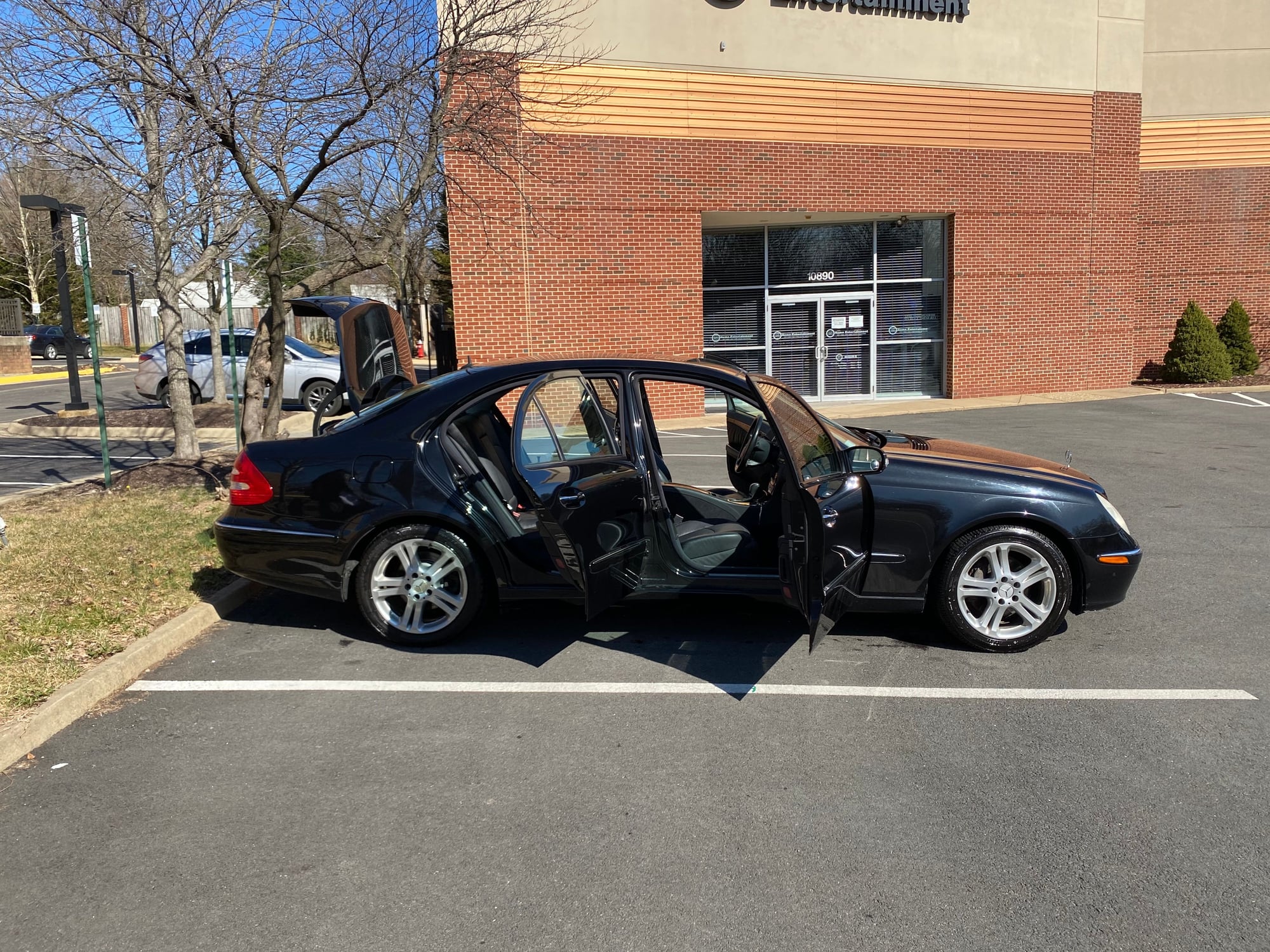 2005 Mercedes-Benz E500 - 2005 E500 black on black: A daily driver ready for you to take over. - Used - VIN WDBUF70J05A728046 - 146,500 Miles - 8 cyl - 2WD - Automatic - Sedan - Black - Annandale, VA 22003, United States