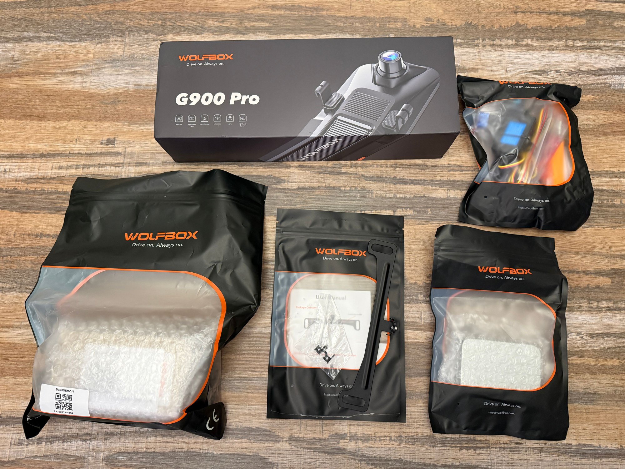 Wolfbox G900 Pro with optional mounting accessories including license plate frame camera mount. 