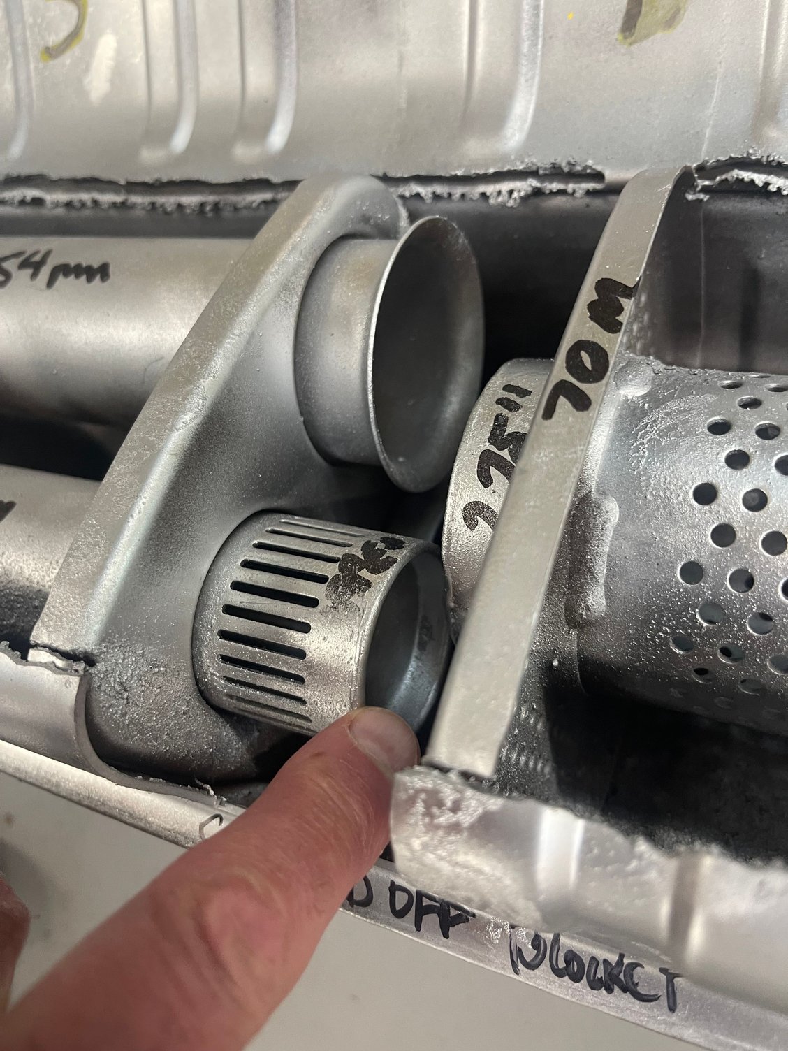 2nd chamber G Wagen G63. Slits in small PIPE ONLY way for exhaust to fill and charge this pipe to the exhaust valve. 