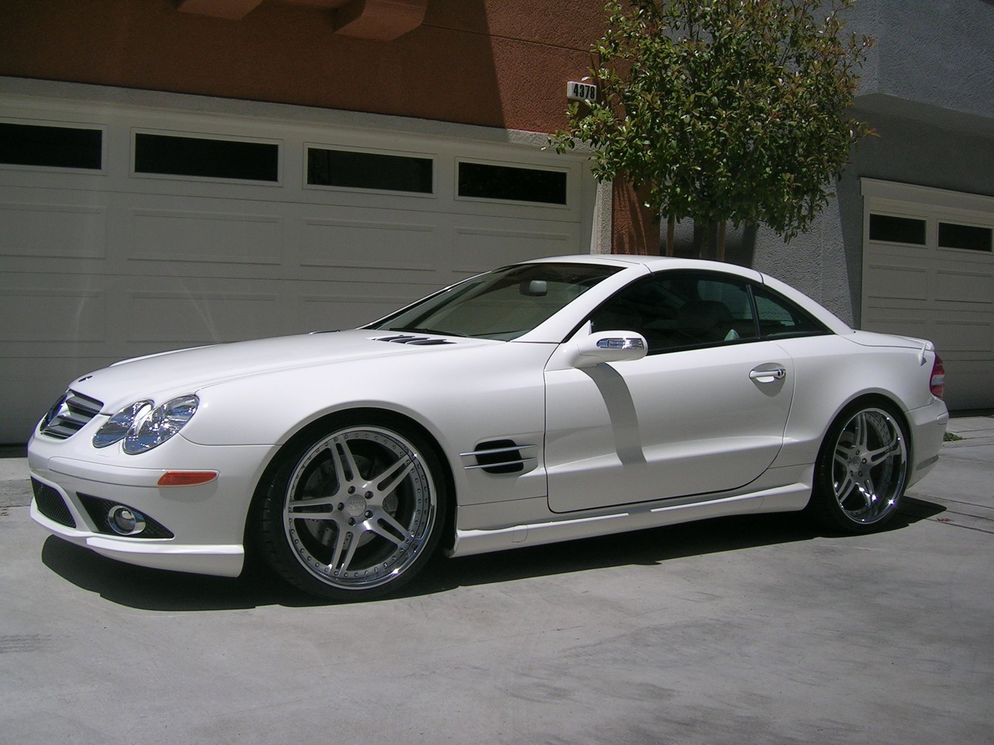 2007 Mercedes-Benz SL550 - 2007 SL550 White with AMG package, low 29k miles. - Used - VIN WDBSK71F47F124664 - 28,982 Miles - 8 cyl - 2WD - Automatic - Convertible - White - Santa Clara, CA 95054, United States