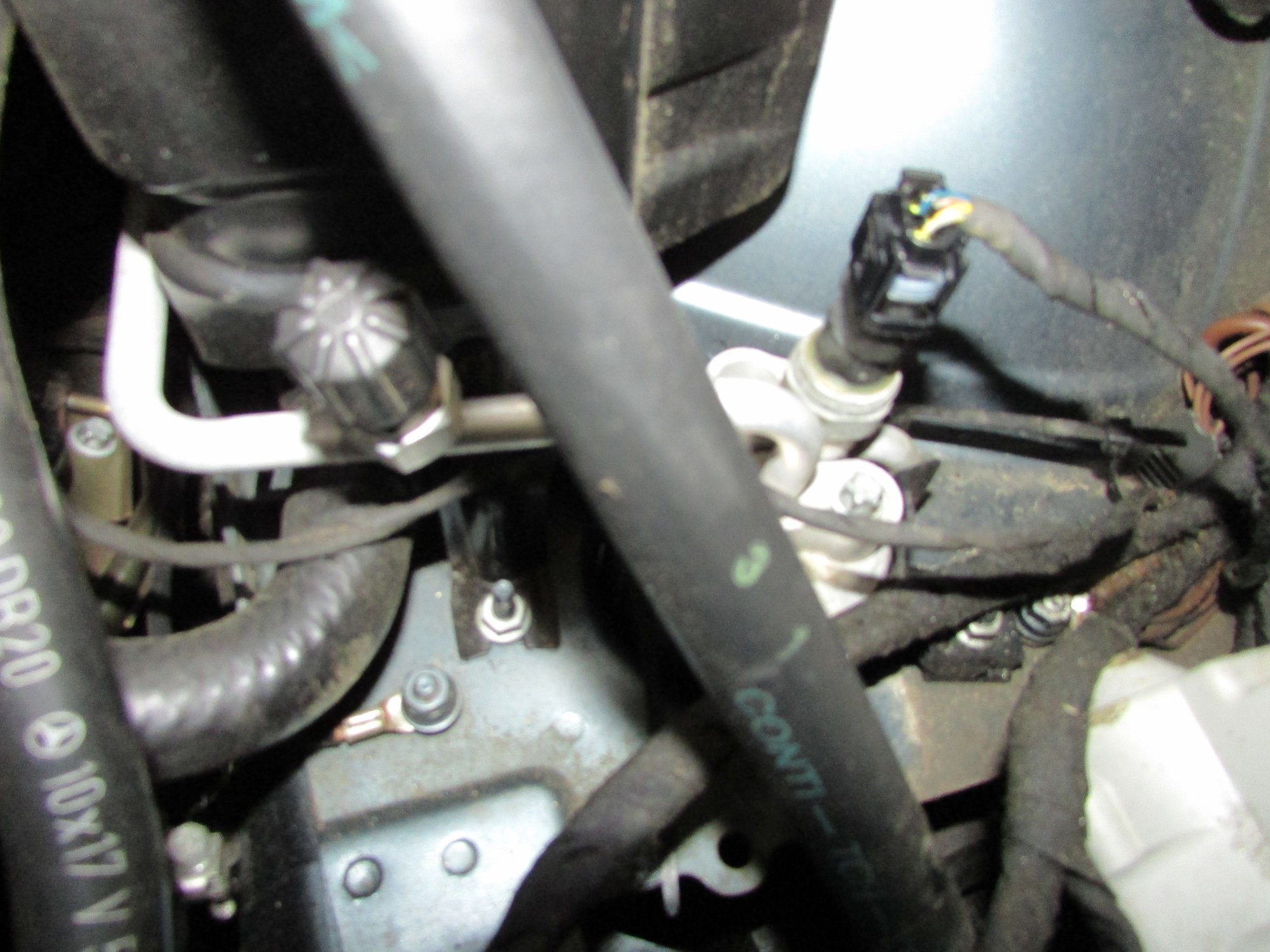 SL/R230 How do I replace Refrigerant pressure and temperature sensor 1