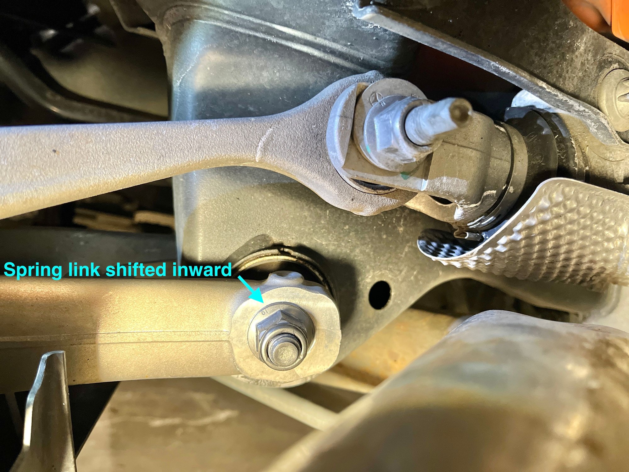 Spring link position after camber adjustment.