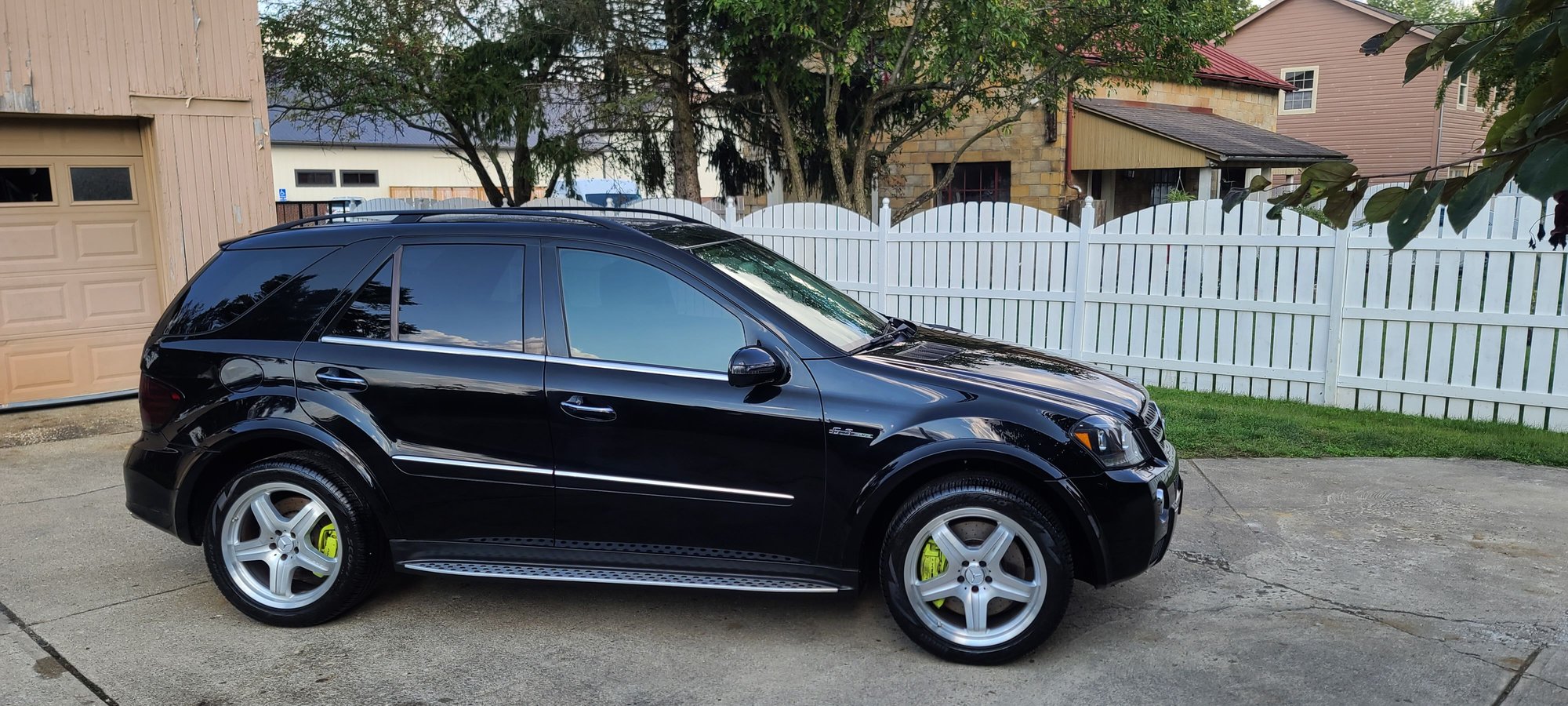 2008 Mercedes-Benz ML63 AMG - Super Clean Low Mileage ML63 AMG - Used - VIN 4JGBB77EX8A356132 - 8 cyl - AWD - Automatic - SUV - Black - Canal Winchester, OH 43110, United States